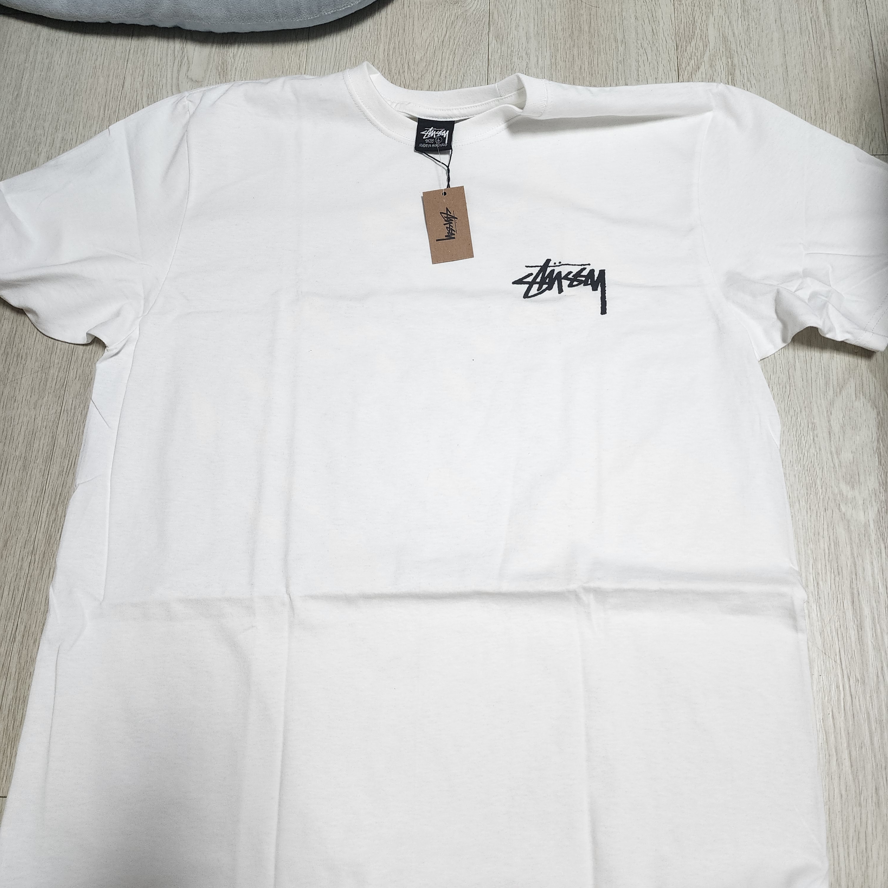 Stussy Burning Stock T-Shirt White 착용 스타일 - 2