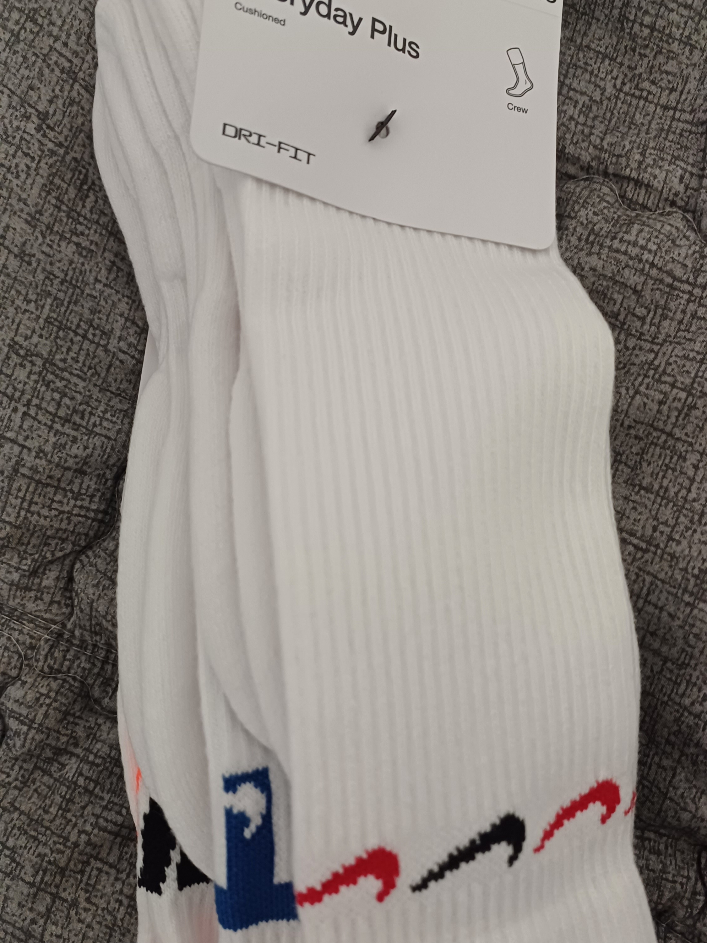 Nike Everyday Plus Cushioned Crew Socks Multicolor (3 Pack/Korean Ver.) 착용 스타일