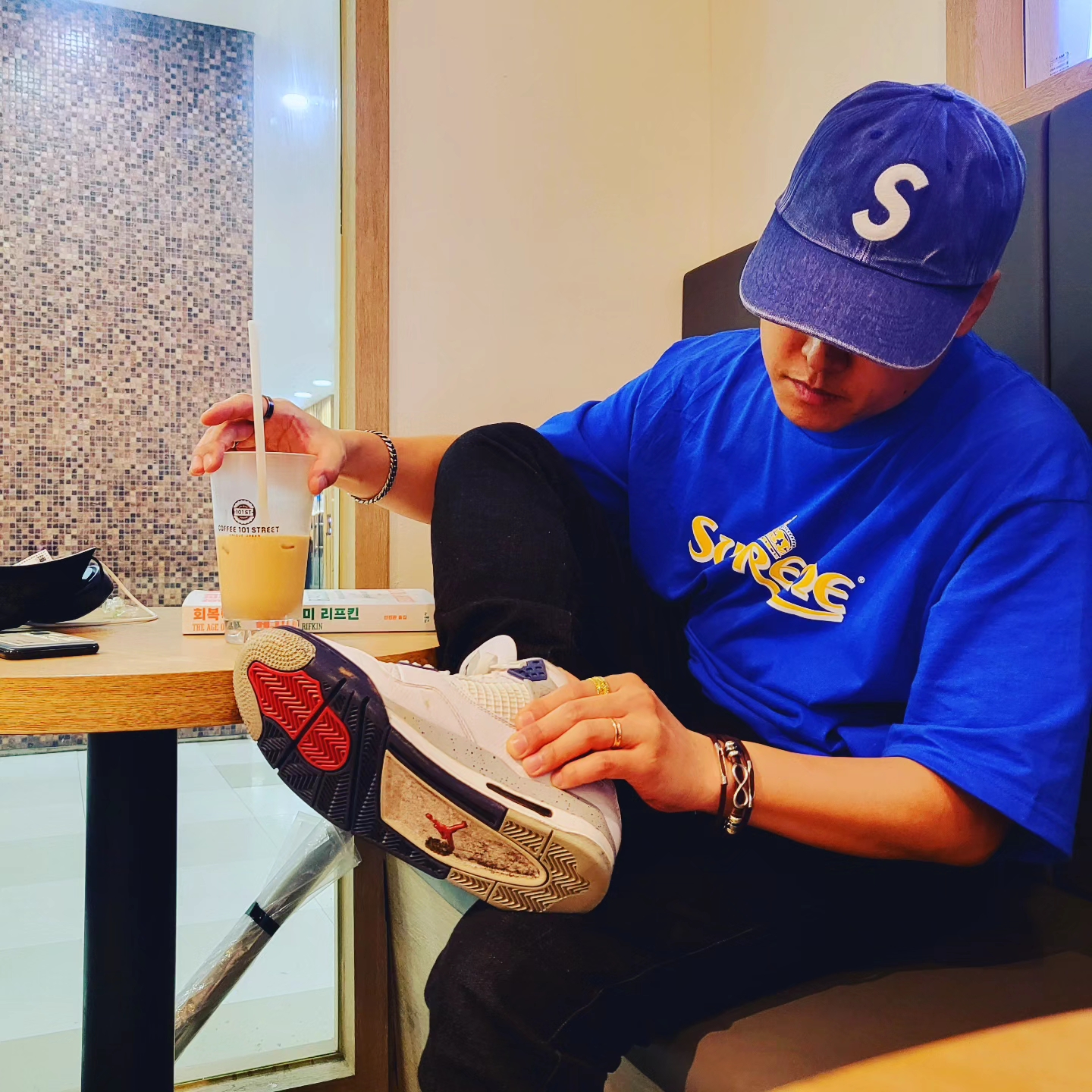 Supreme Crown T-Shirt Royal - 23SS, Supreme Pigment Canvas S Logo 6-Panel Navy - 23SS 착용 스타일 - 3