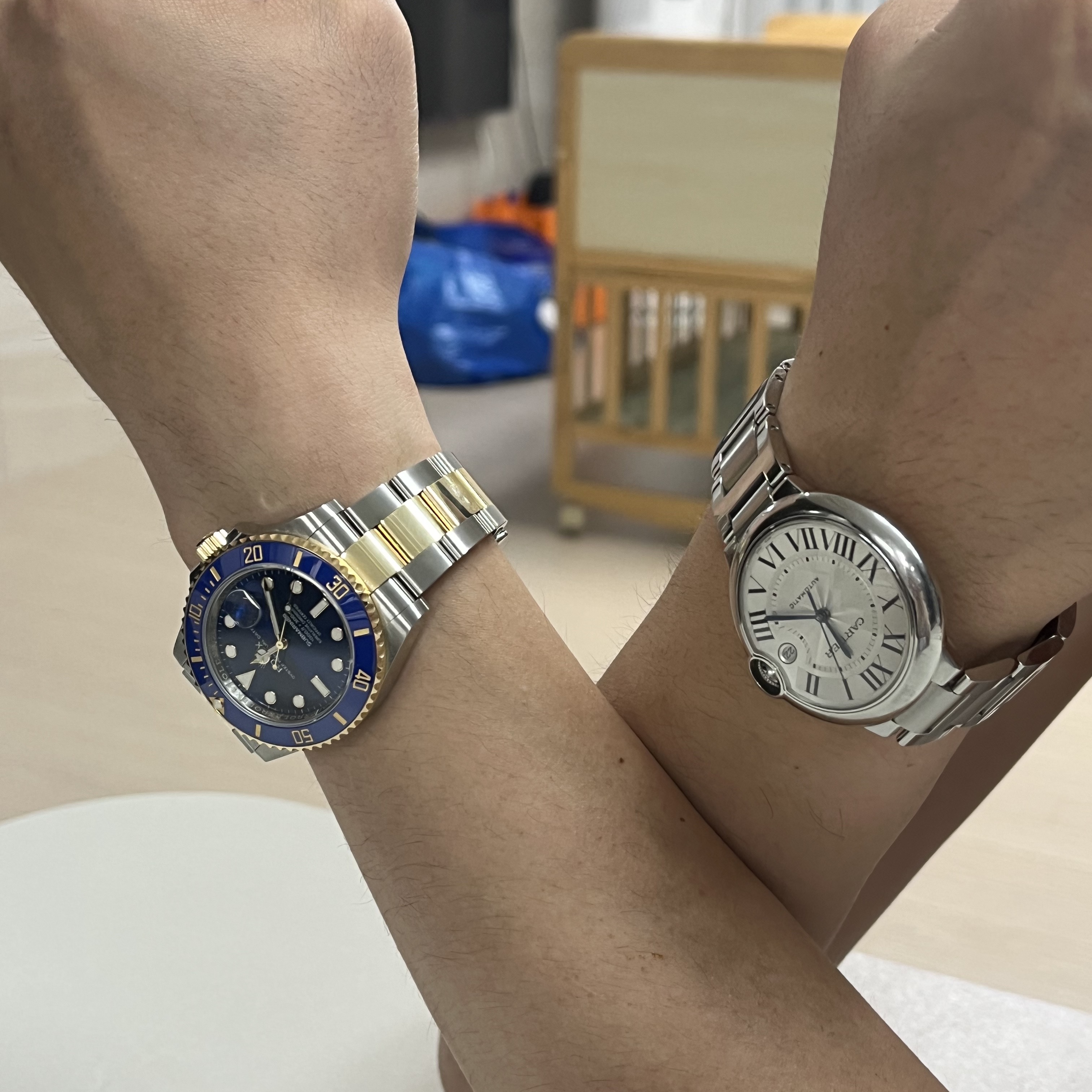 Rolex Submariner Date 41mm 126613LB Royal Blue Oyster, Cartier Ballon Bleu Watch 40 Automatic Steel Bracelet Steel 착용 스타일