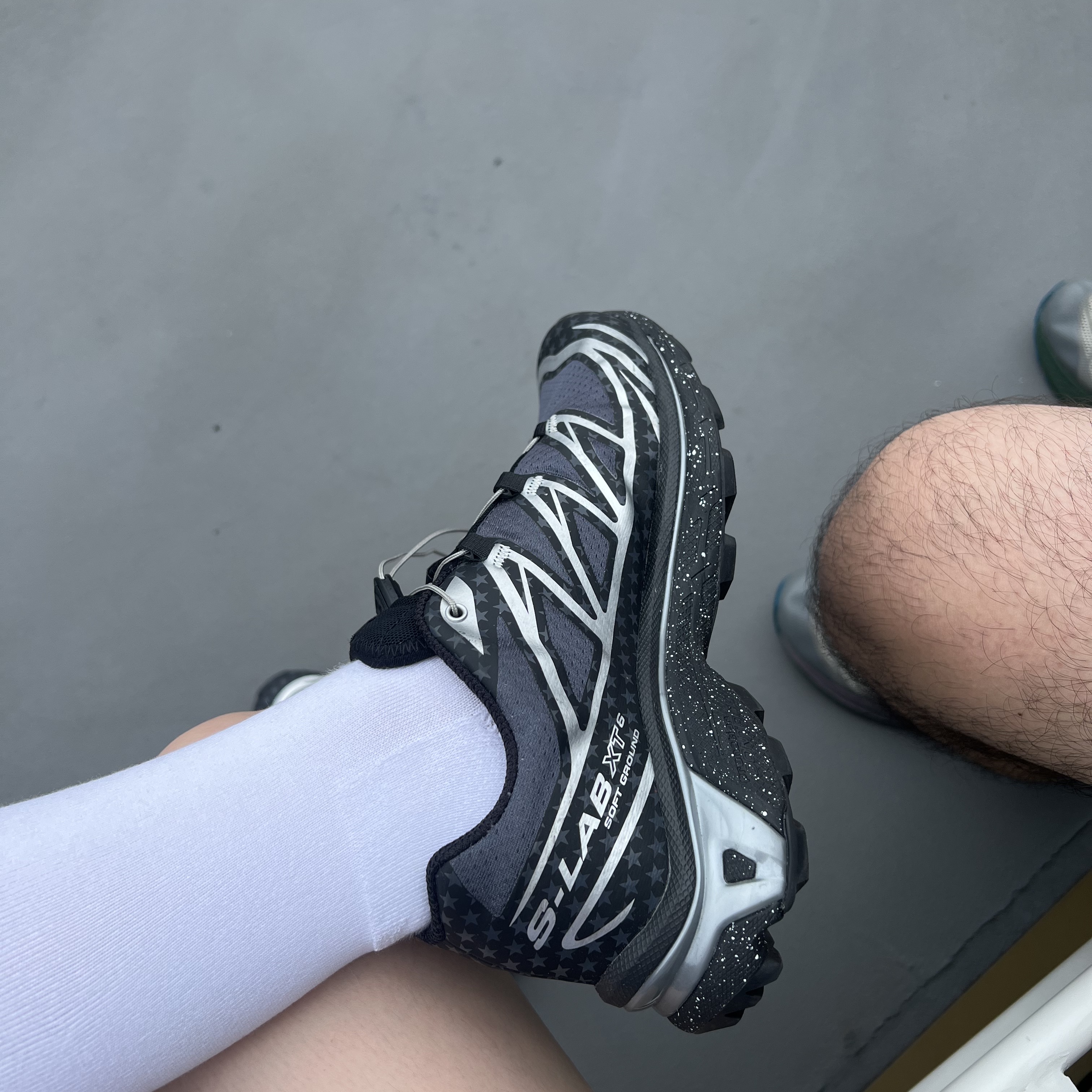 Salomon x Atmos XT-6 Black Silver 착용 스타일 - 4