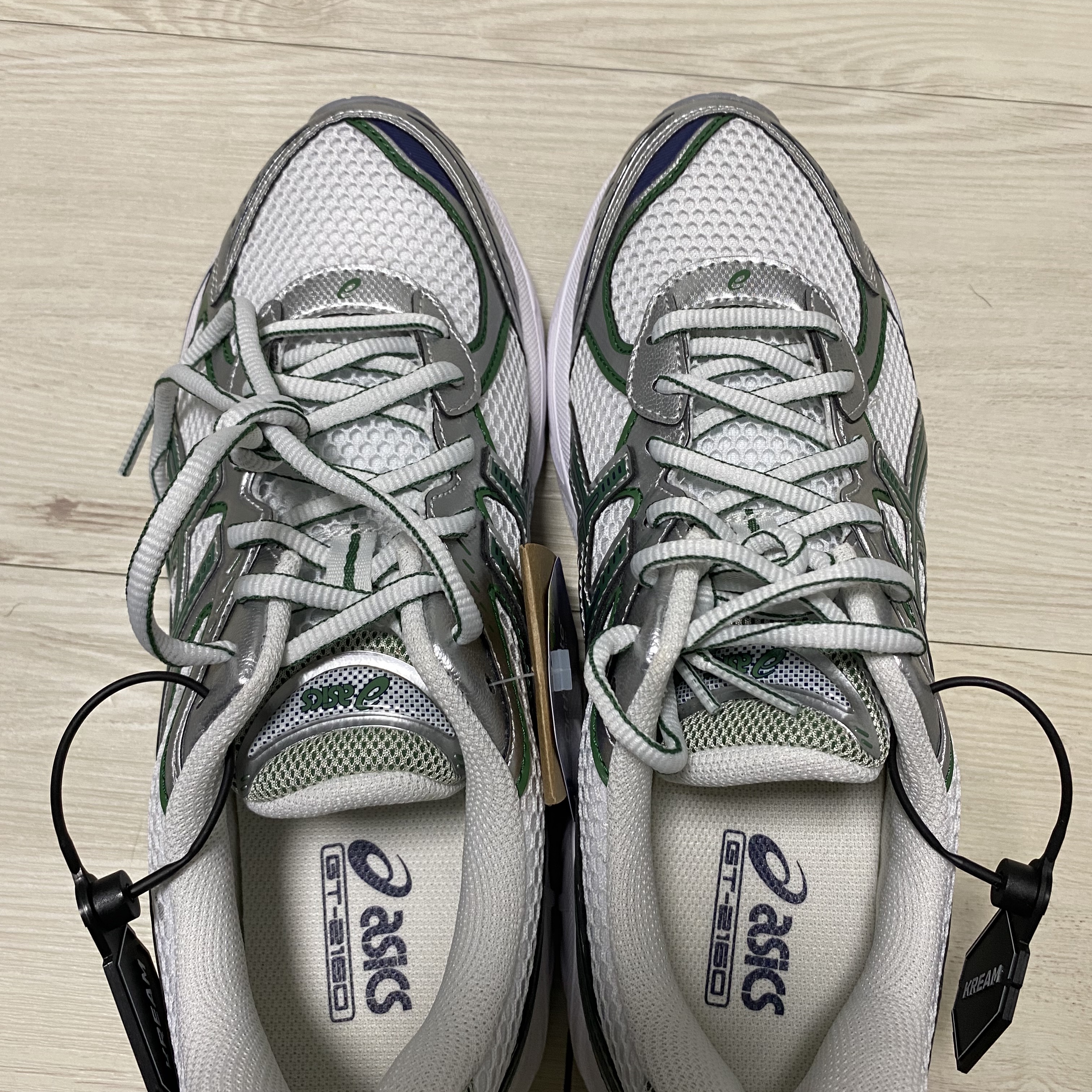 Asics GT-2160 White Shamrock Green 착용 스타일