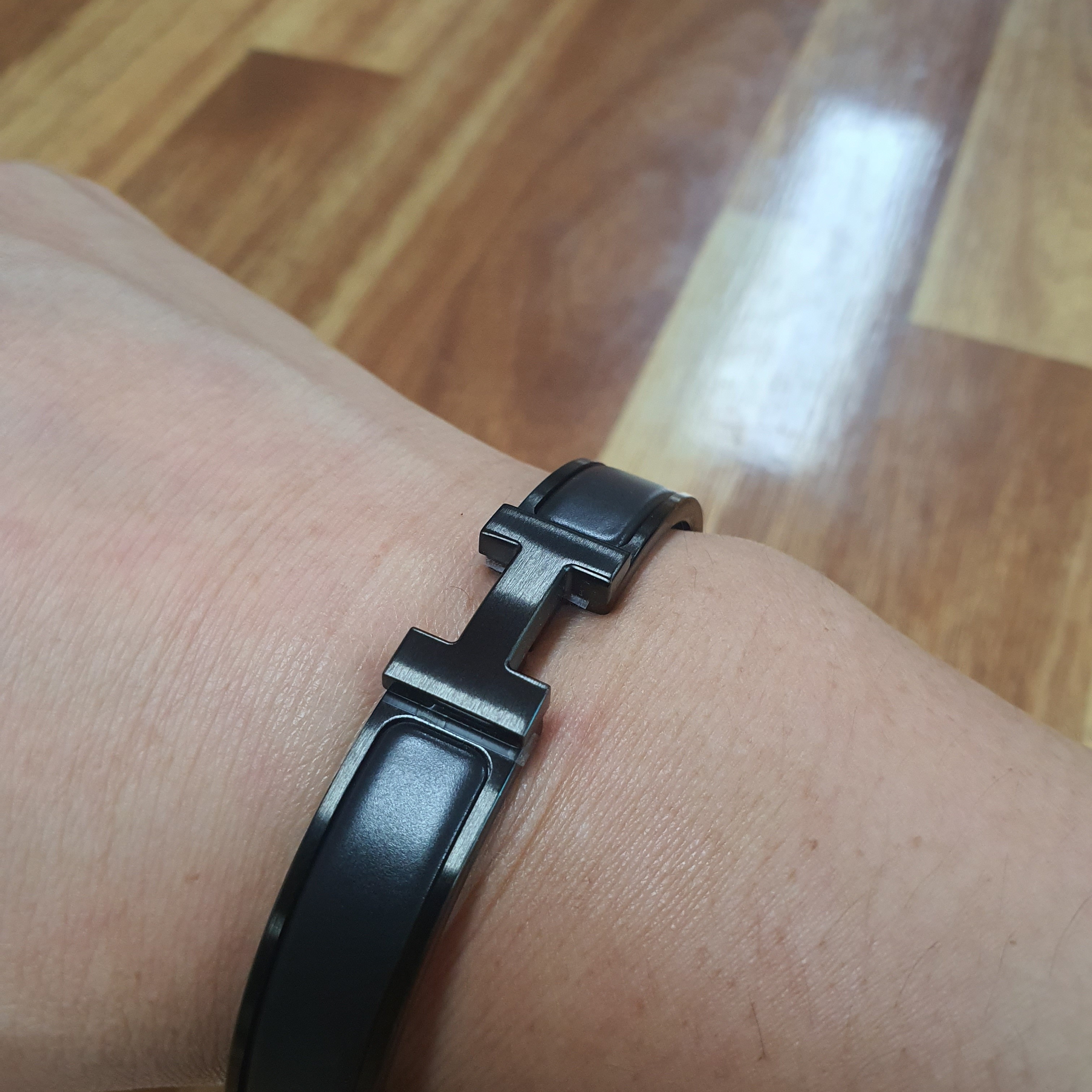 Hermes Clic HH Bracelet So Black & Noir Mat 착용 스타일