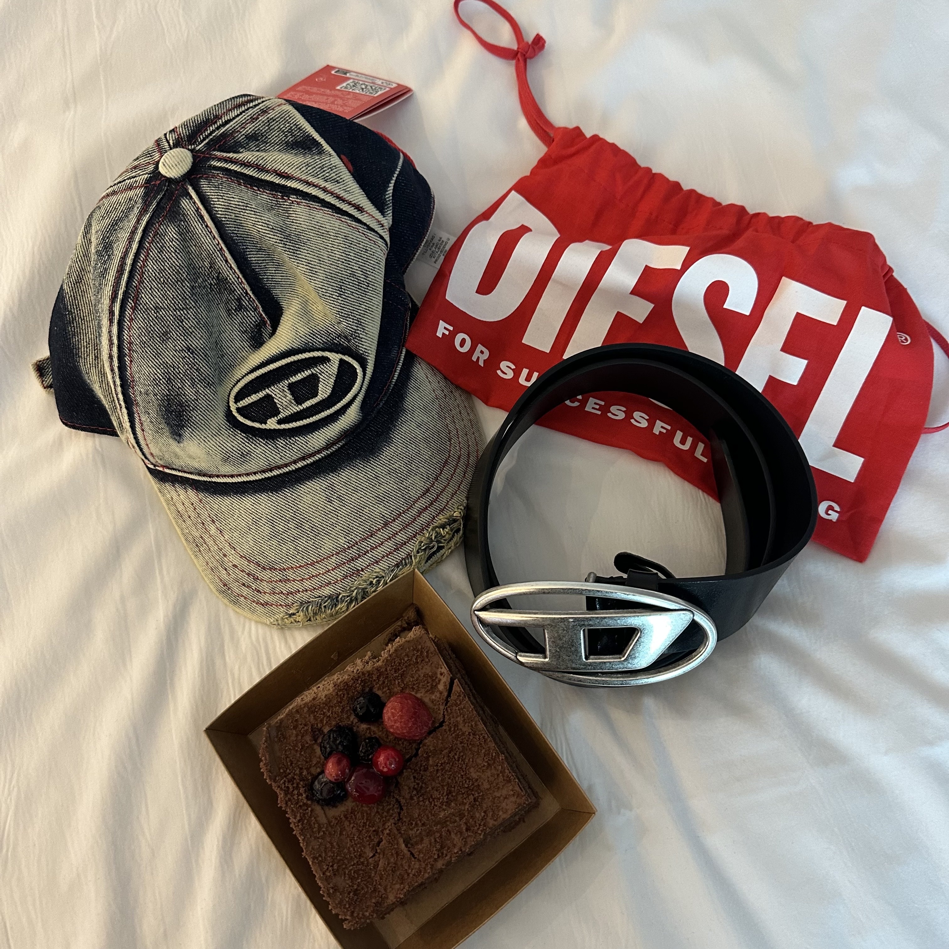 Diesel C-Seymon Treated Denim Baseball Cap Blue White, Diesel B-1DR Leather Belt with D Buckle Black 착용 스타일 - 1