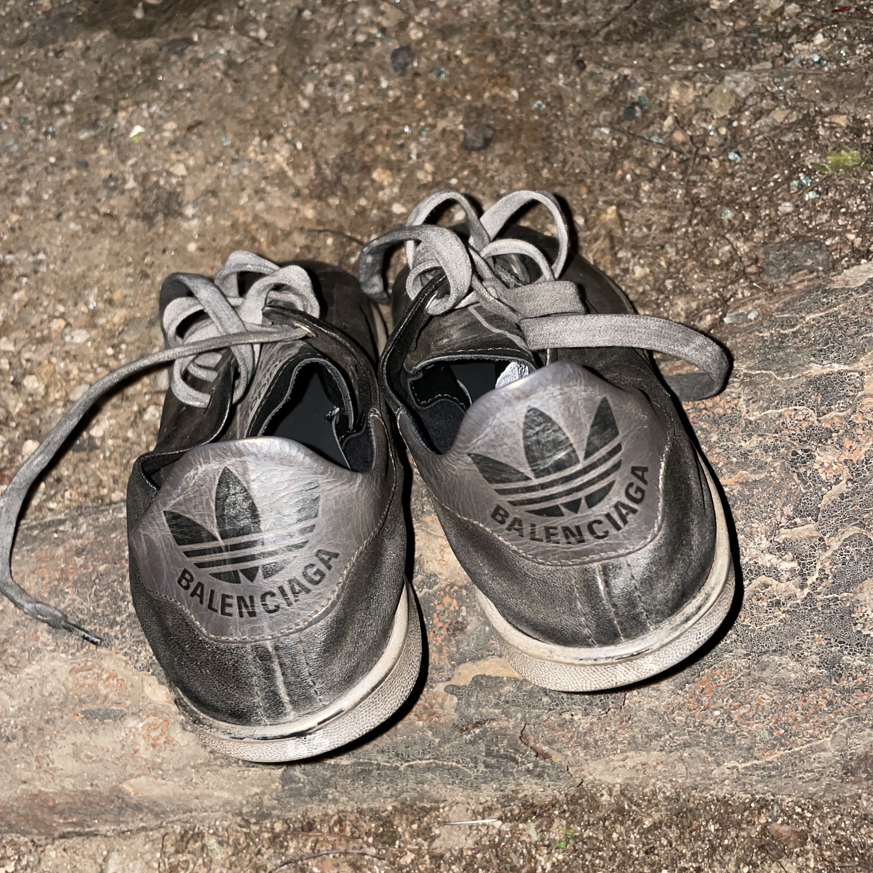 Balenciaga x Adidas Stan Smith Worn Out Black 착용 스타일 - 2