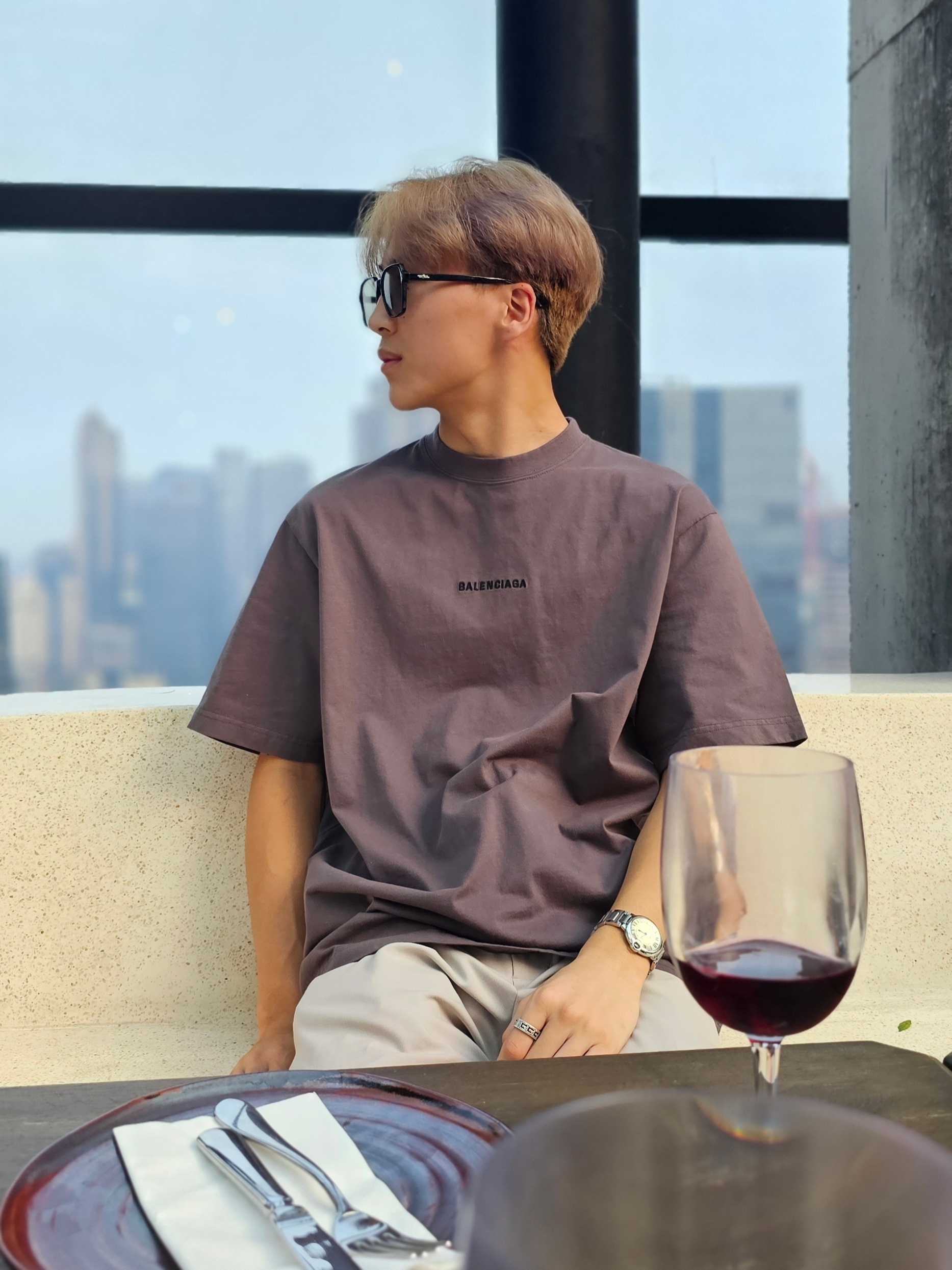 Balenciaga Back T-Shirt Medium Fit Grey, Gucci Silver Ring With SquareG Silver Aged Finish 착용 스타일 - 5