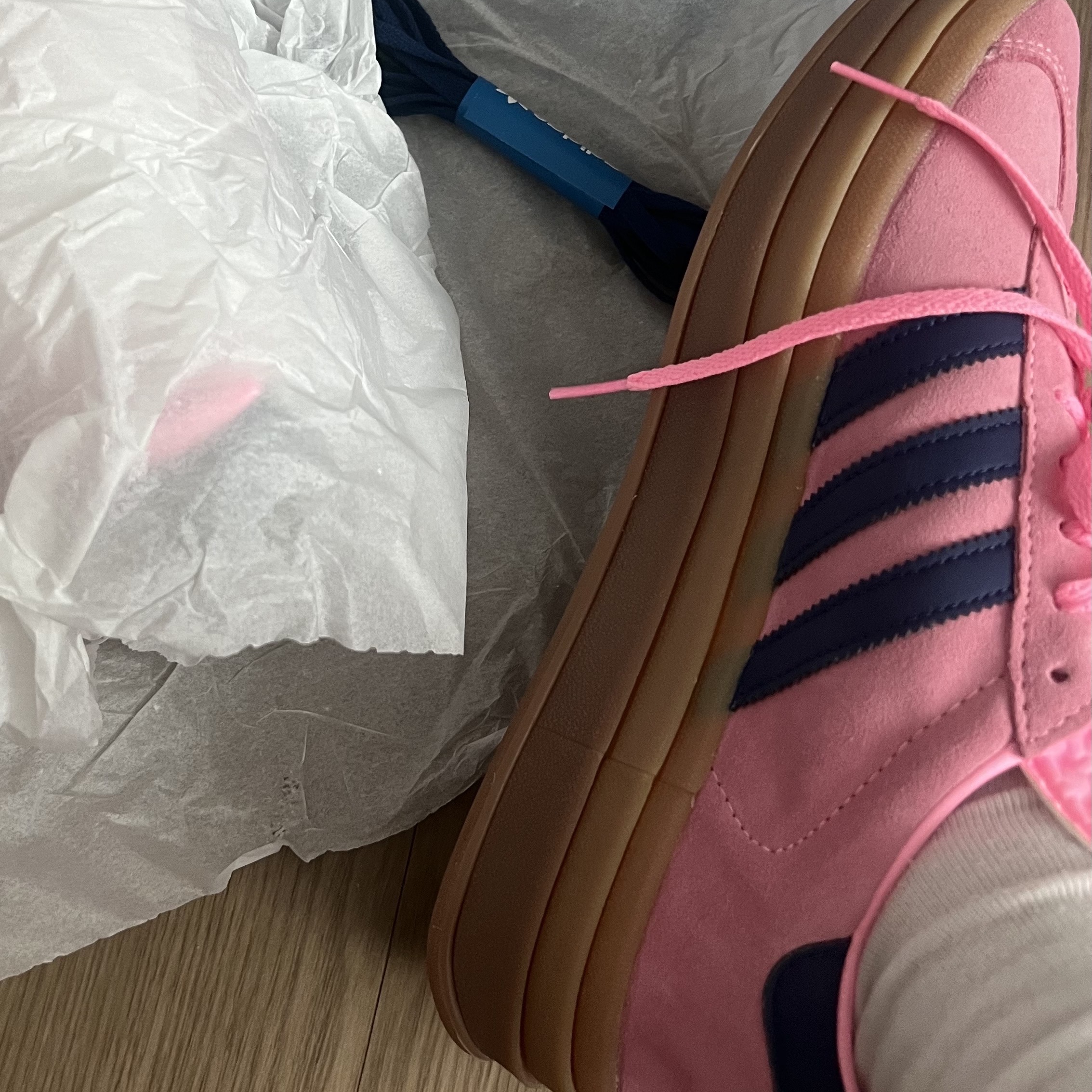 (W) Adidas Gazelle Bold Pink Glow Victory Blue 착용 스타일