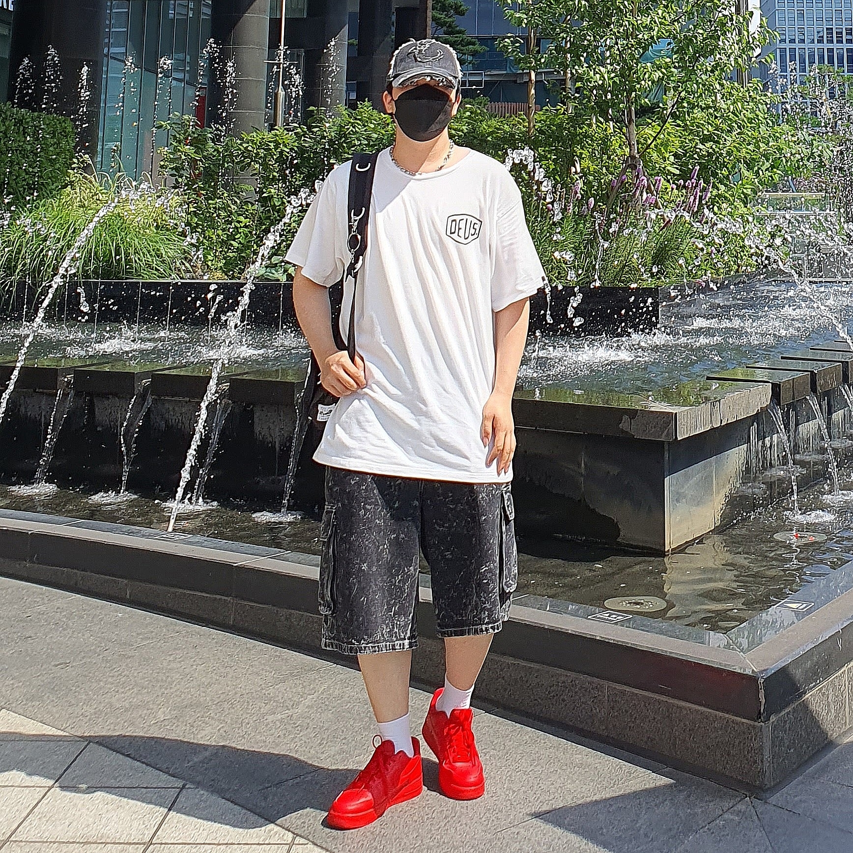 MM6 Maison Margiela x Eastpak Mini Shoulder Bag Black, Nike Air Force 1 '07 LV8 Low 1 Triple Red 착용 스타일