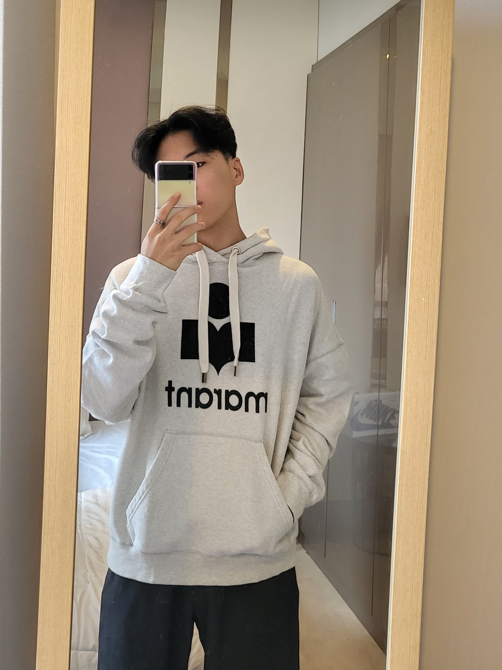 (W) Isabel Marant Mansel Hoodie Ecru Black 착용 스타일 - 1