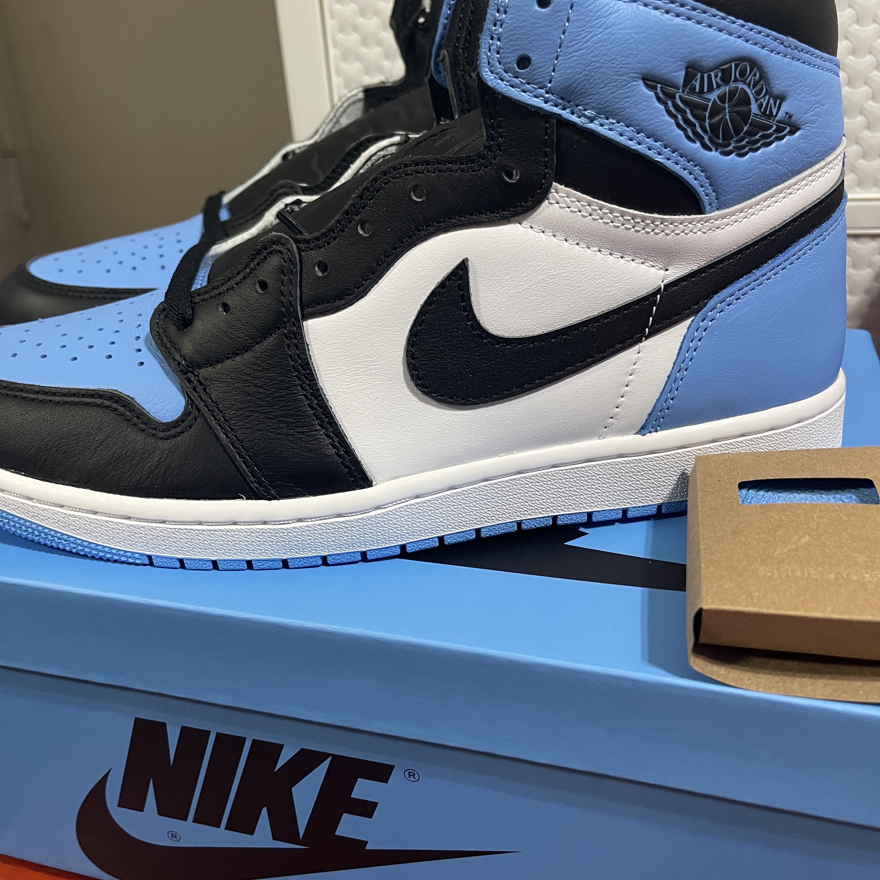 Jordan 1 Retro High OG University Blue 착용 스타일 - 4