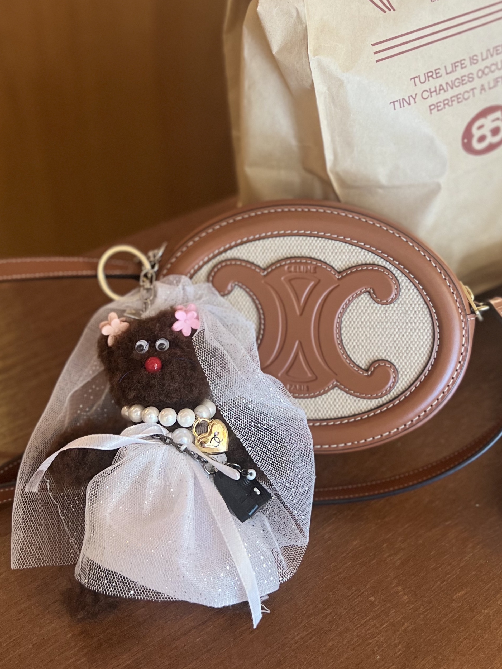 Monamhee Bred Keyring with Pink Pants Brown, STU x Monamhee Stu's Apron 착용 스타일 - 5