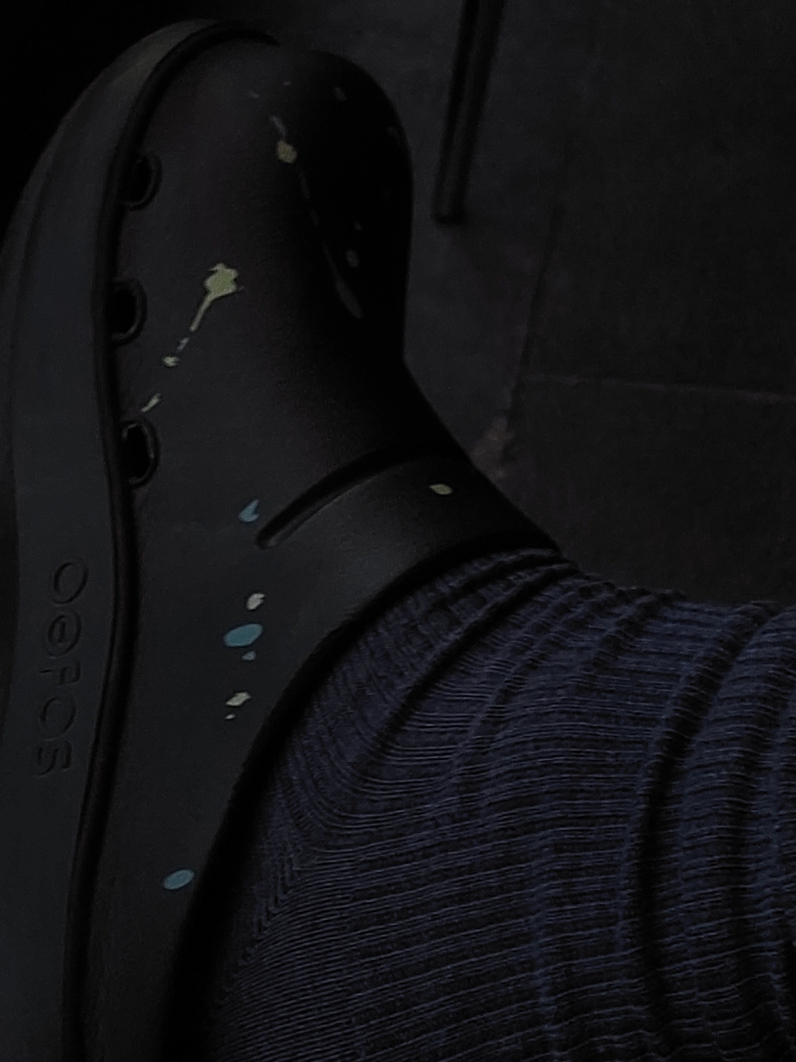 Oofos x Thisisneverthat Clog Black 착용 스타일