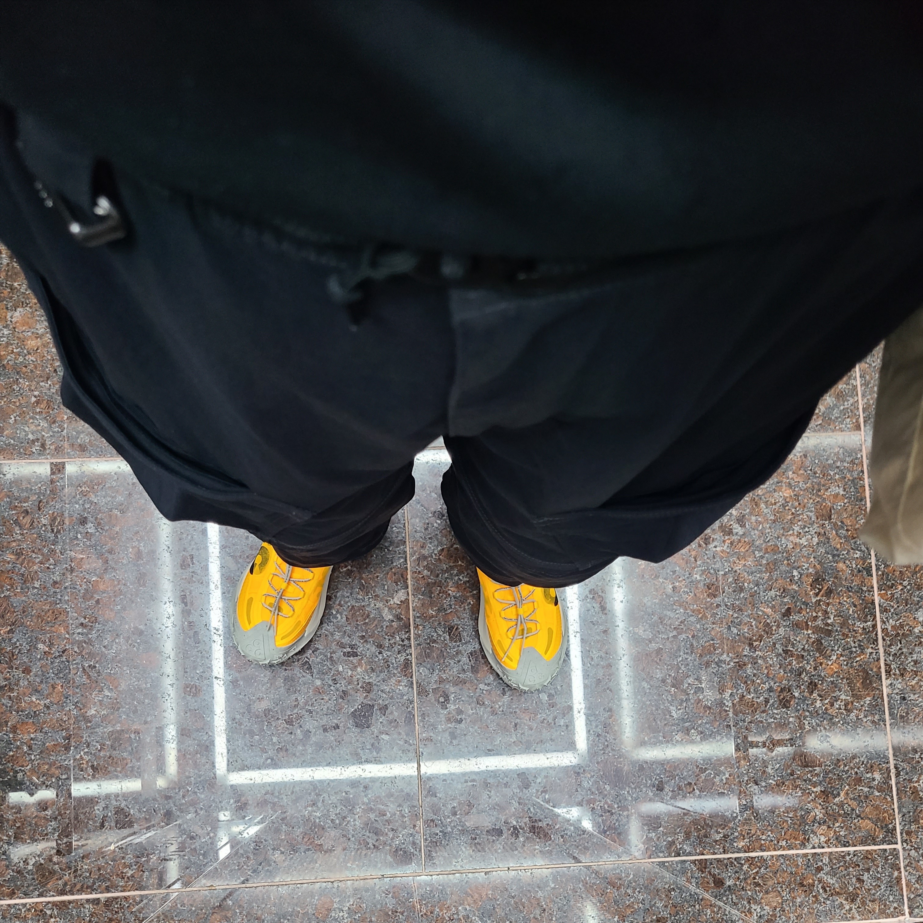 Nike ACG Mountain Fly 2 Low Laser Orange, Nike ACG Smith Summit Cargo Pants Black - Asia 착용 스타일 - 5