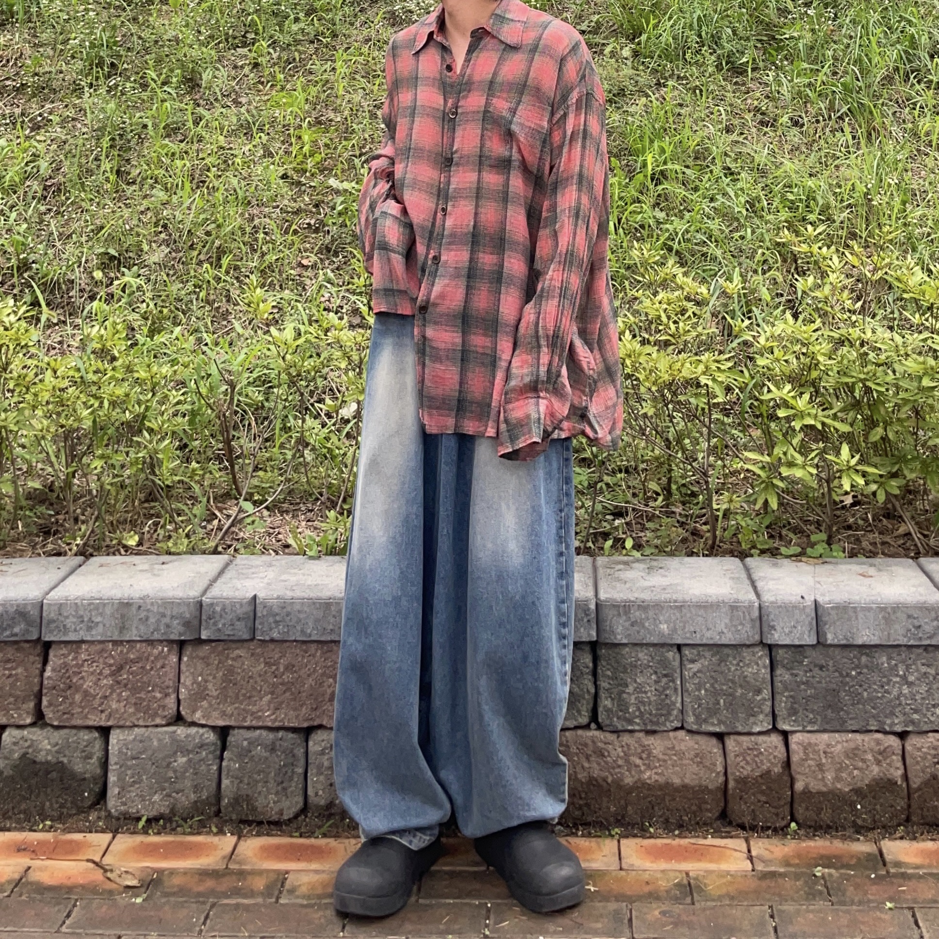 Our Legacy Borrowed Shirt Big Lumbercheck Print 착용 스타일 - 2