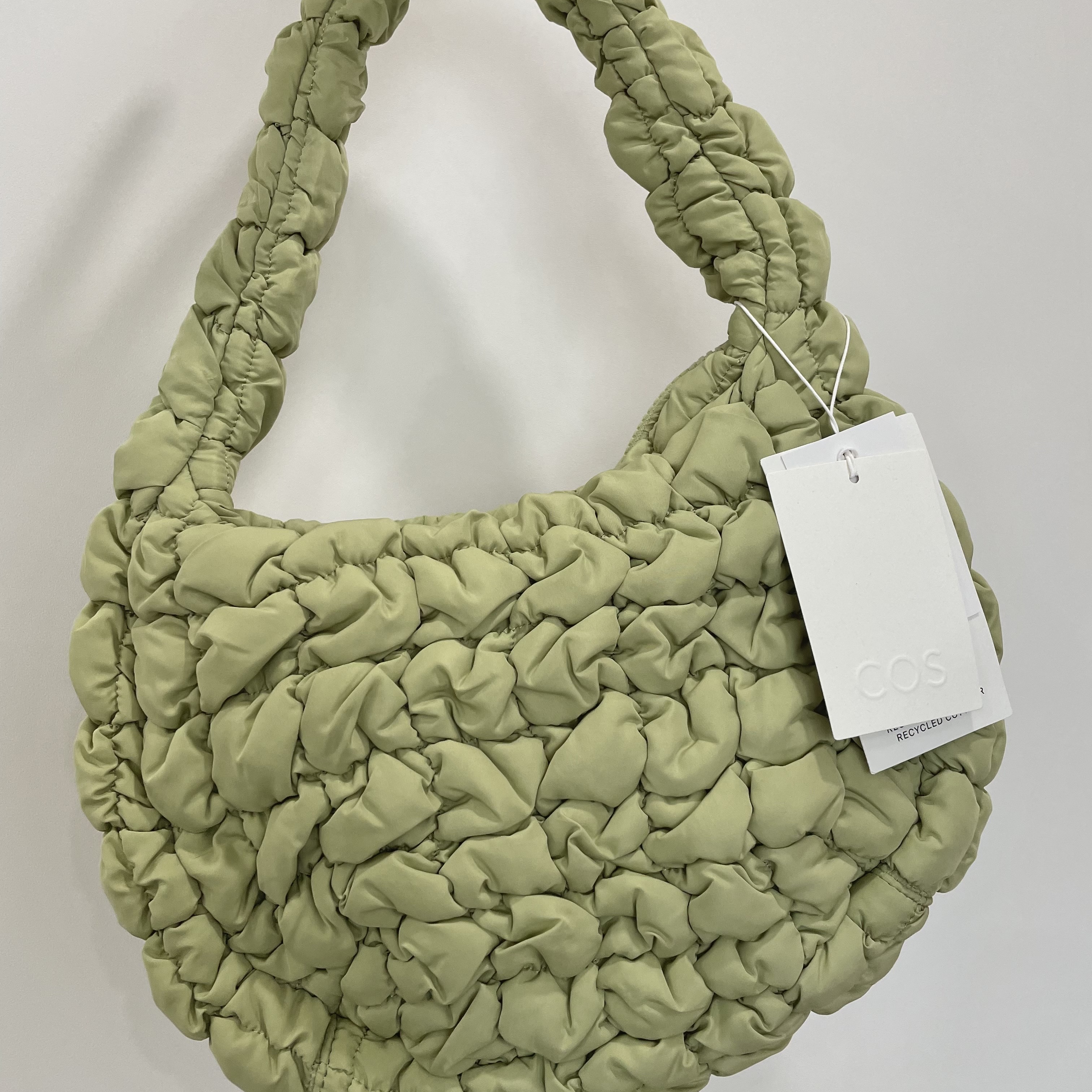 COS Quilted Mini Bag Light Green 착용 스타일