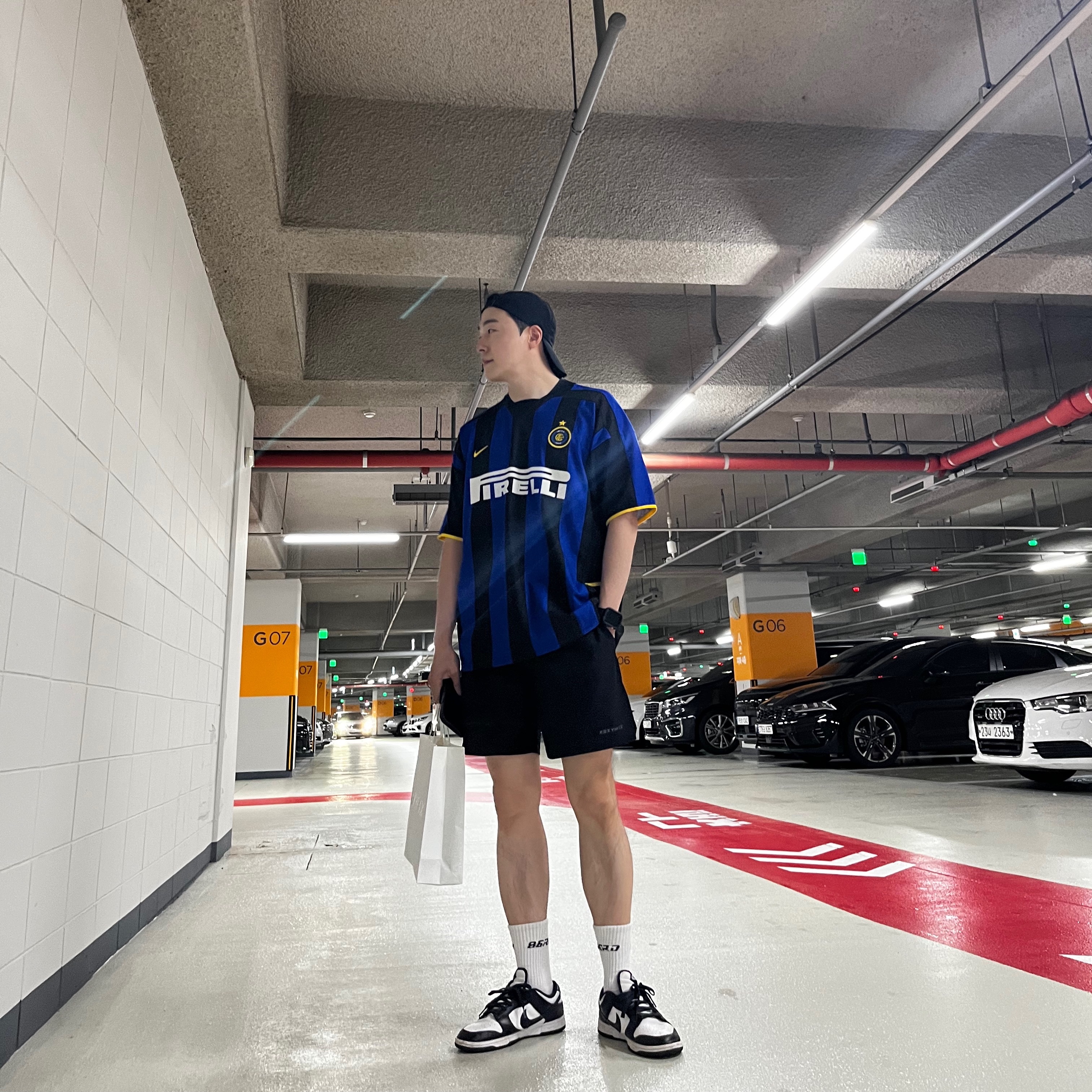 Nike Dunk Low Retro Black, Nike Inter Milan 2024/25 Stadium Home Dri-Fit Soccer Replica Jersey Lyon Blue Black (Non Marking Ver.) 착용 스타일