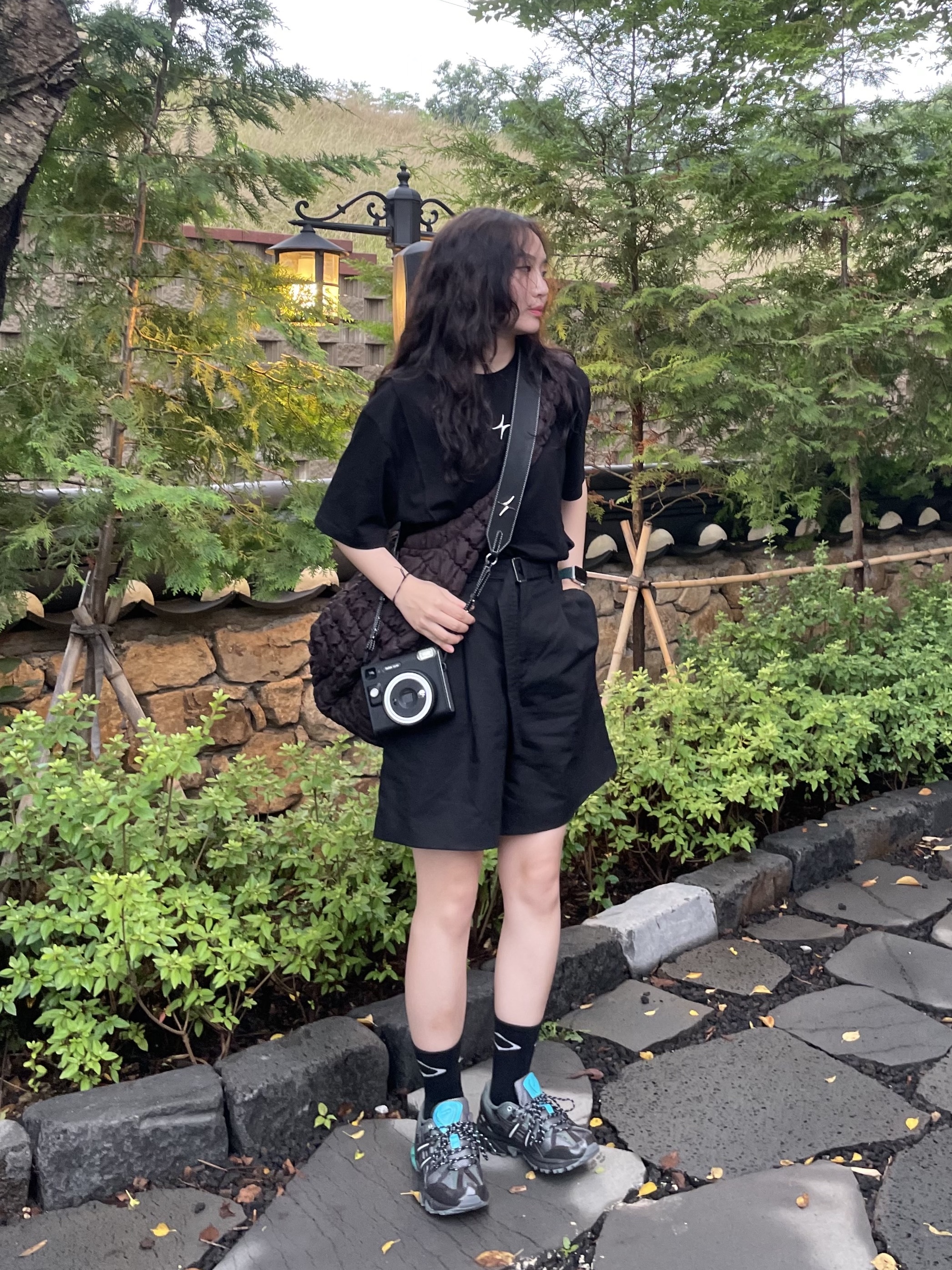COS Quilted Oversized Shoulder Bag Brown, (W) Asics x Matin Kim Gel-Sonoma 15-50 Black Pure Silver 착용 스타일