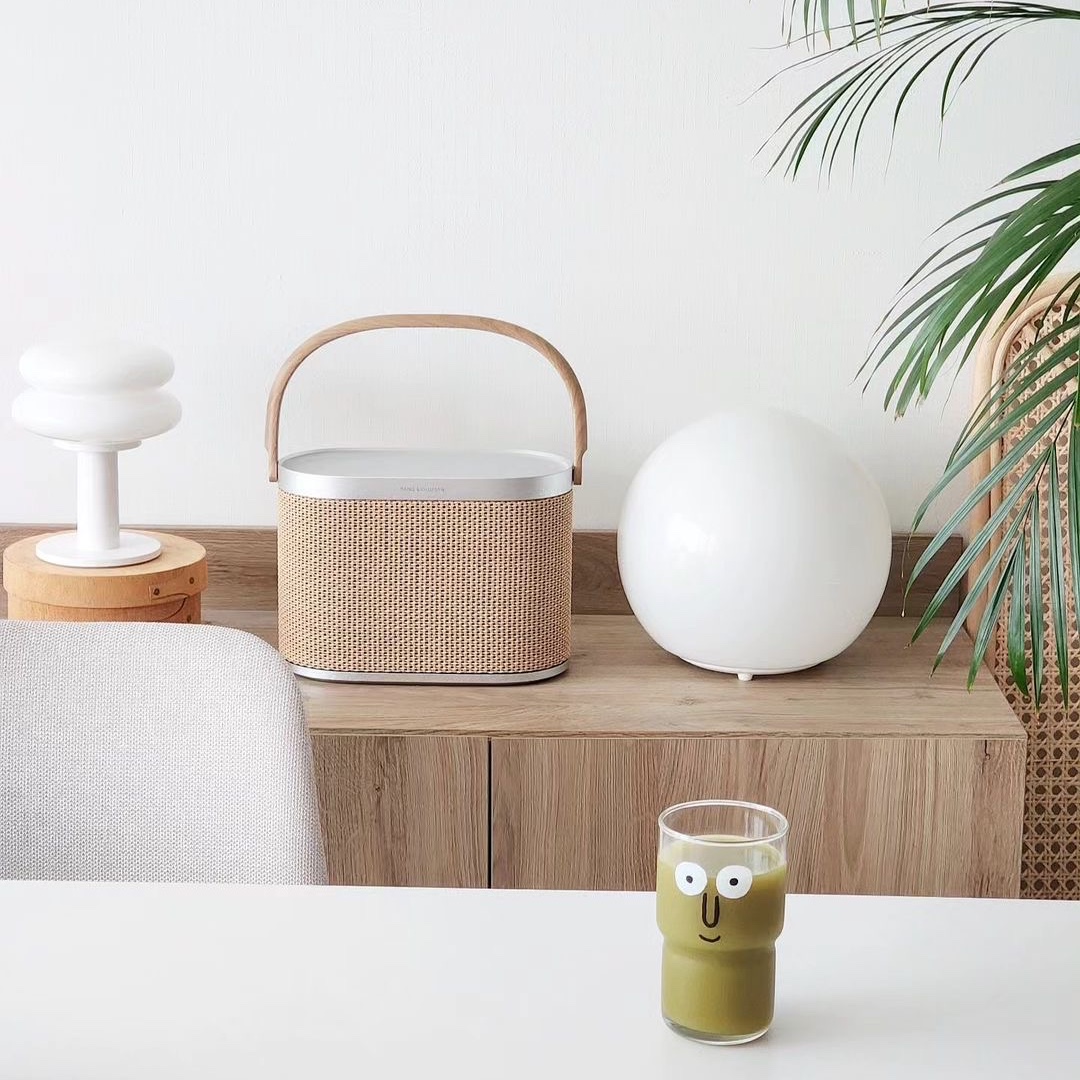 Bang & Olufsen Beosound A5 Nordic Weave 착용 스타일