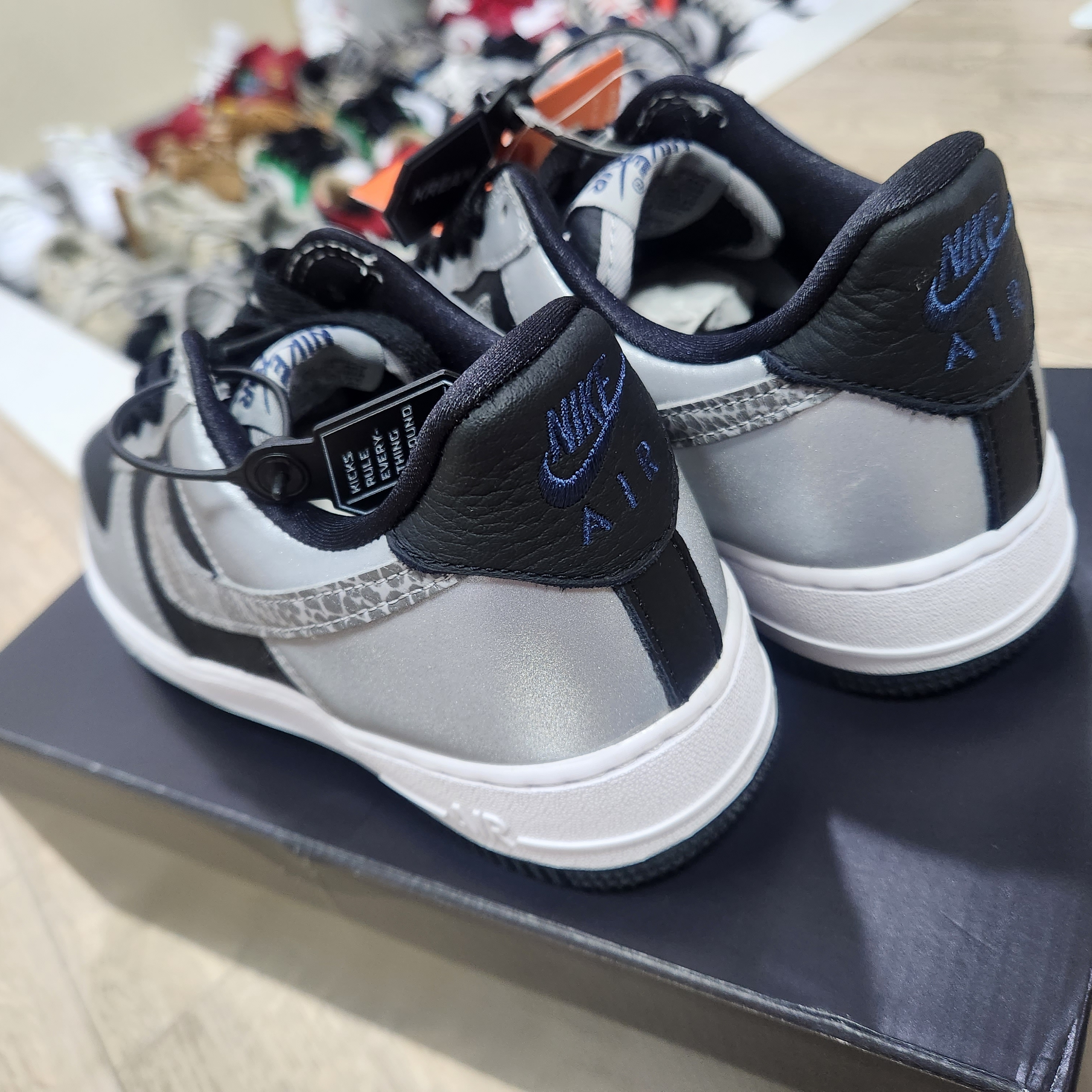 Nike Air Force 1 B Silver Snake 착용 스타일 - 1