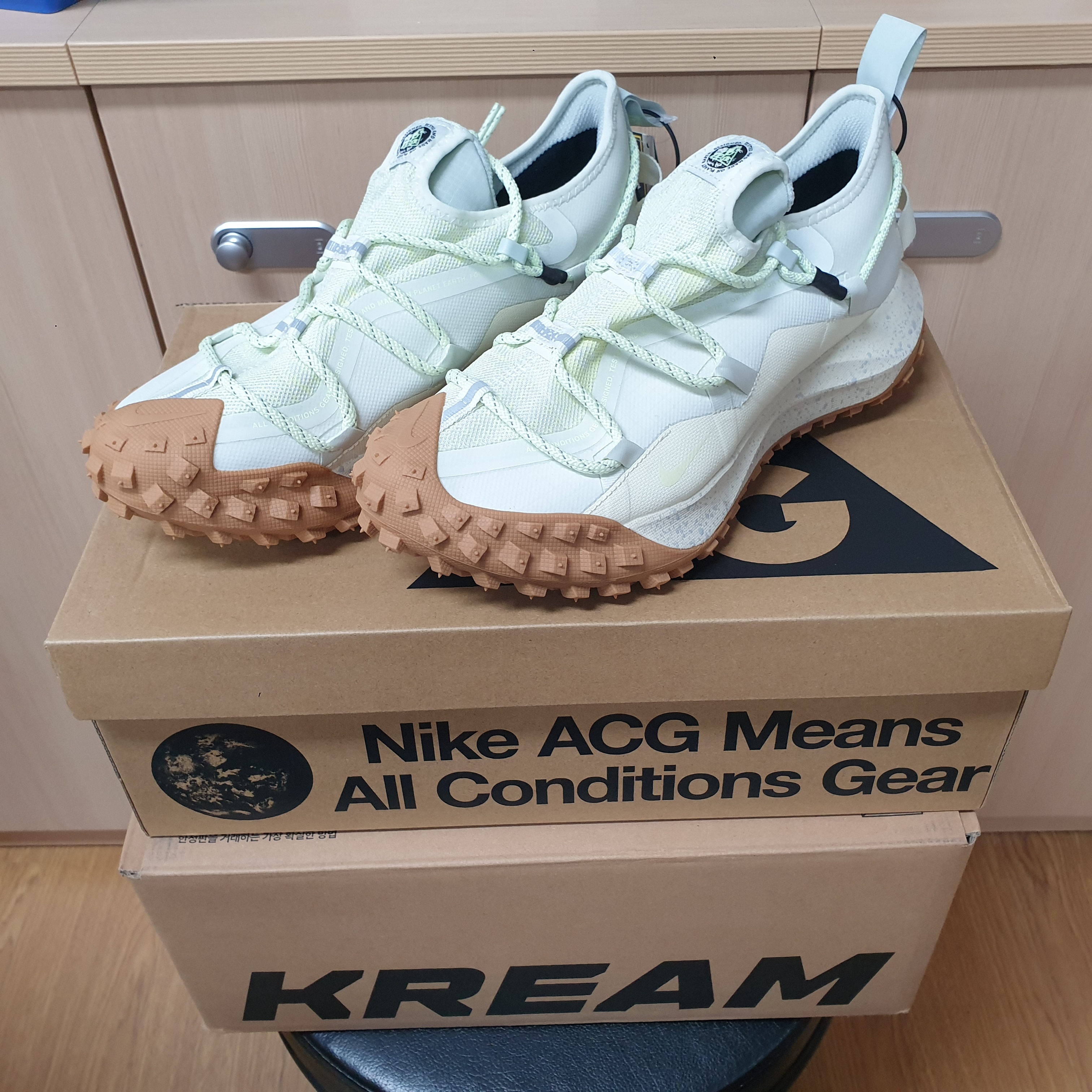 Nike ACG Mountain Fly Low Gore-Tex SE Sea Glass 착용 스타일