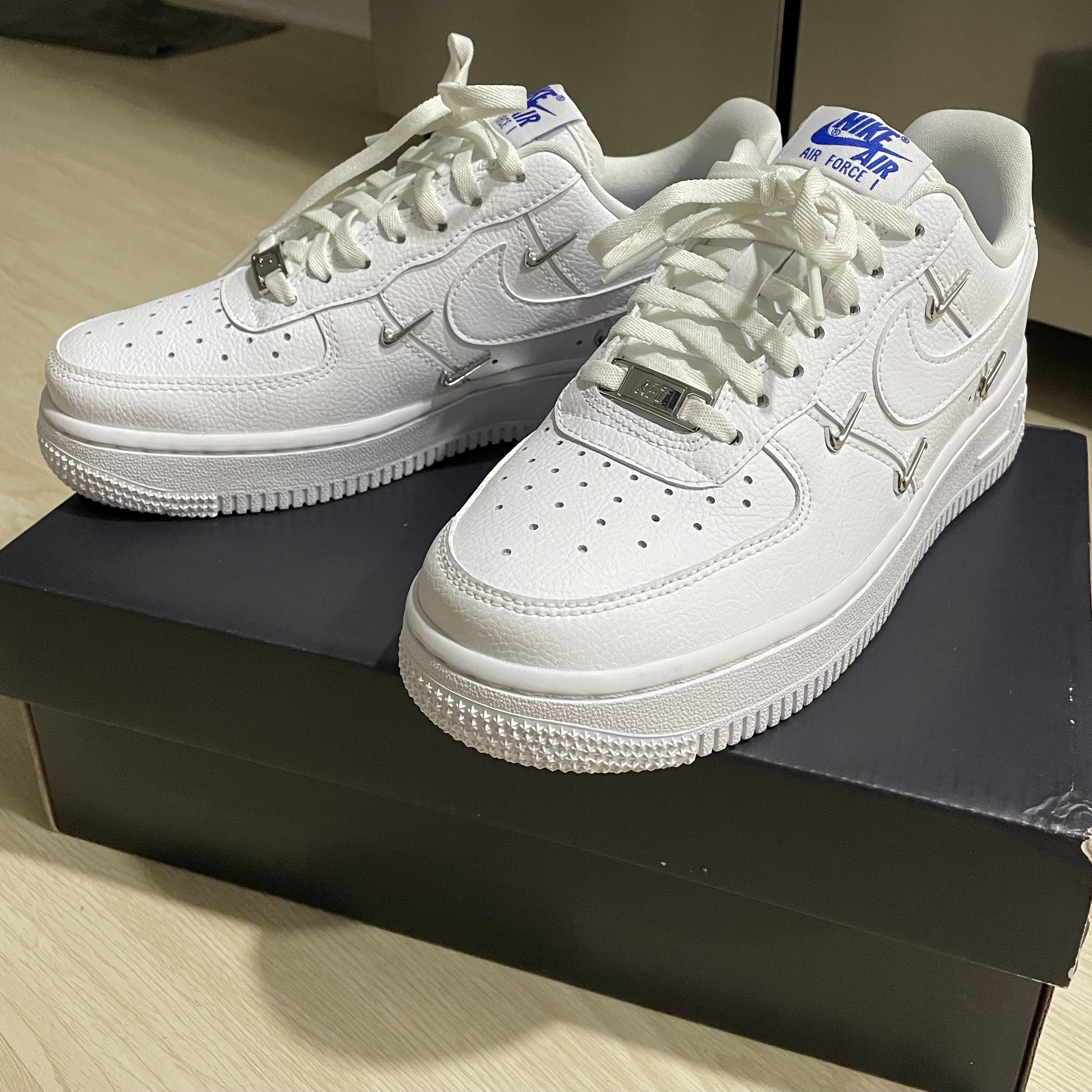 (W) Nike Air Force 1 Low '07 LX Chrome Luxe 착용 스타일