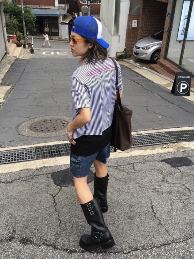 Safarispot Women 1/2 Ticketing Stripe Pocket Shirts Black 착용 스타일