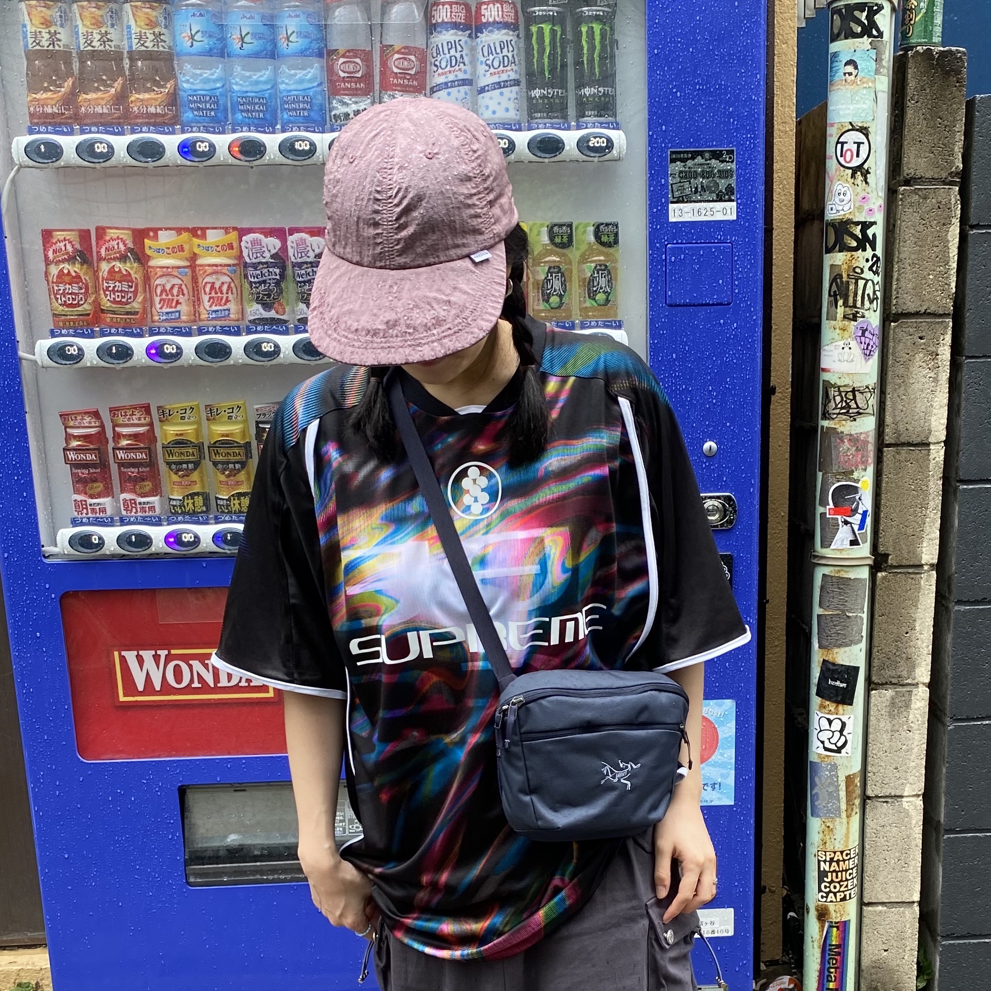 Nike x Supreme Air Force 1 Low White, Supreme Feedback Soccer Jersey Black - 23SS 착용 스타일 - 3
