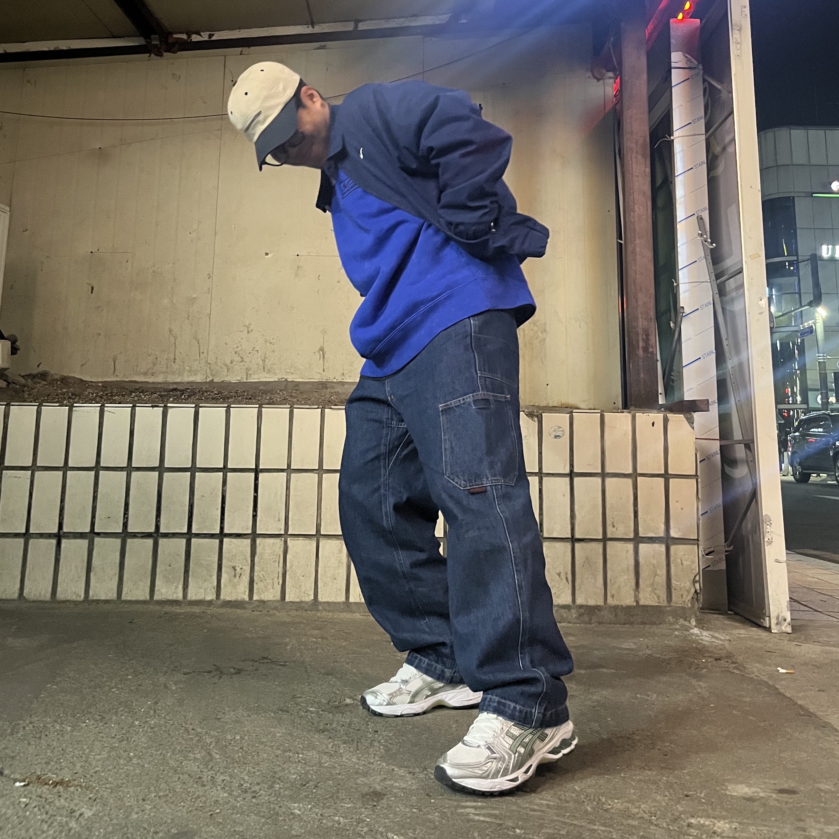 Nike x Stussy NRG Acid Washed Crewneck Game Royal (DR4024-480), Asics Gel-Kayano 14 White Slate Grey 착용 스타일