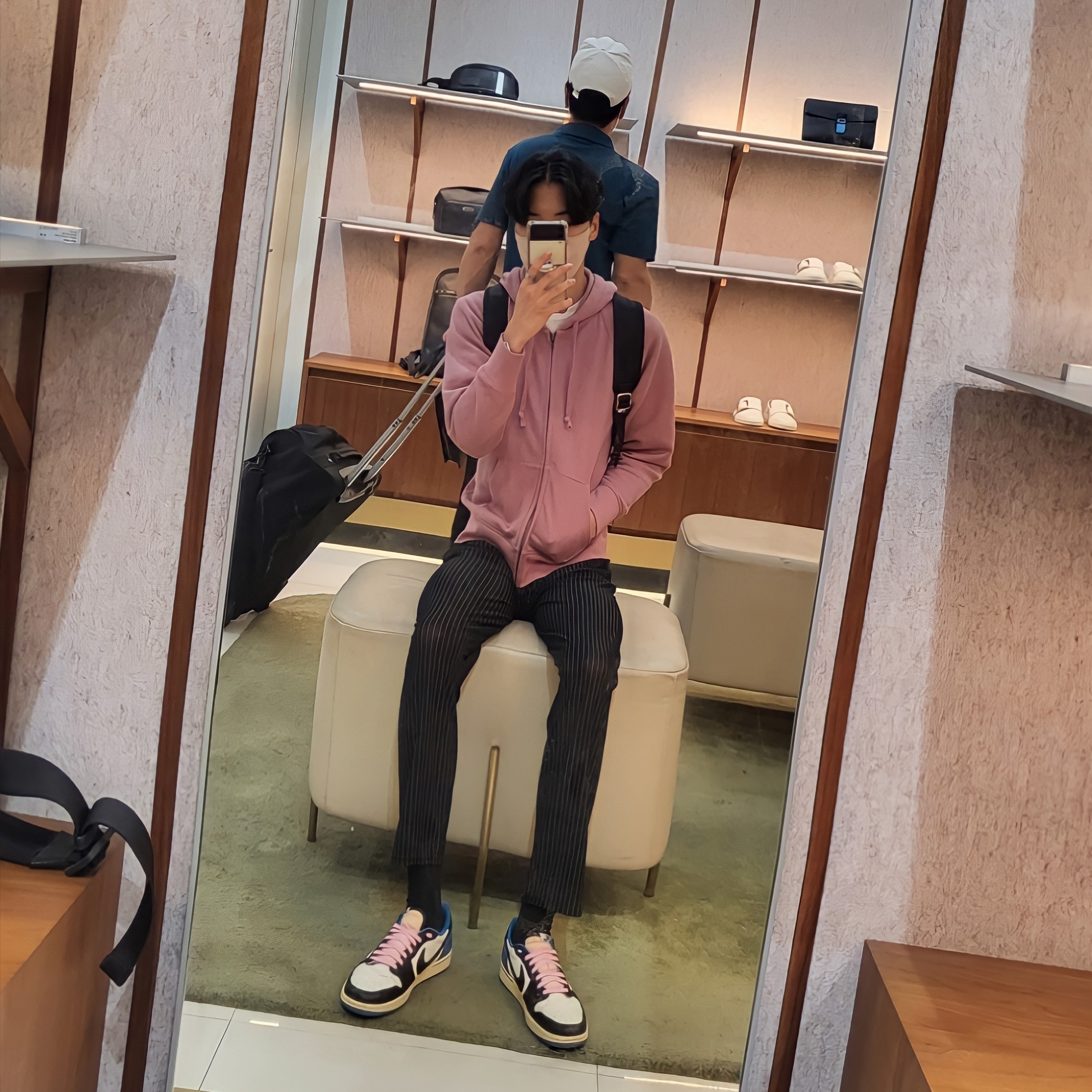 Jordan 1 x Travis Scott x Fragment Retro Low OG SP Military Blue 착용 스타일