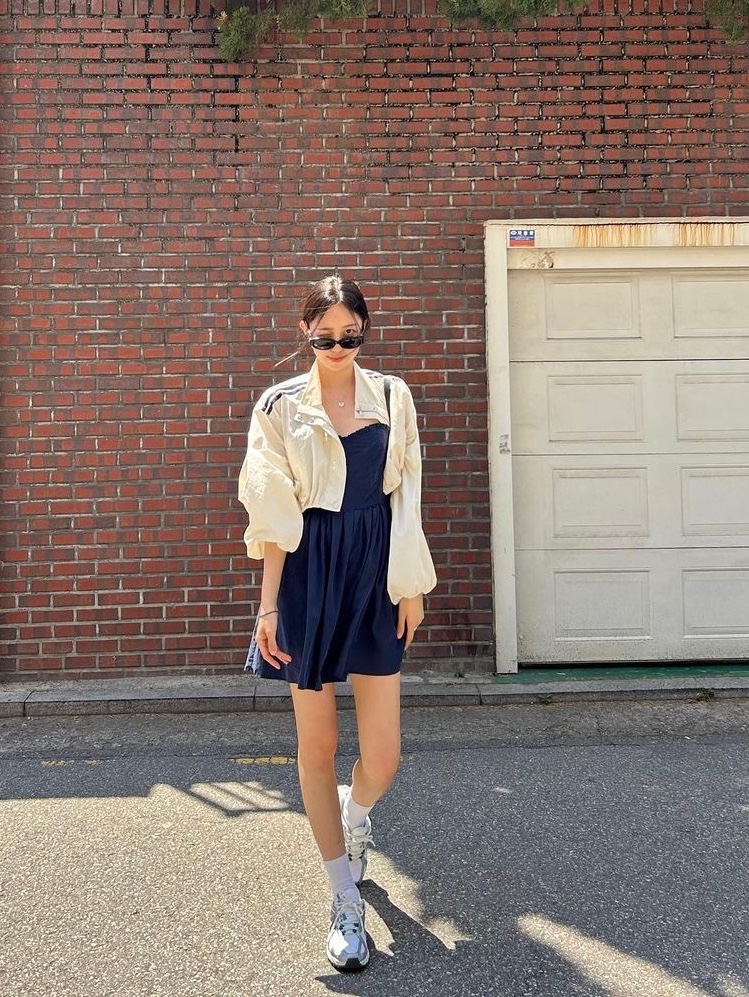 Enor Women Double Stripe String Crop Jacket Cream 착용 스타일 - 1