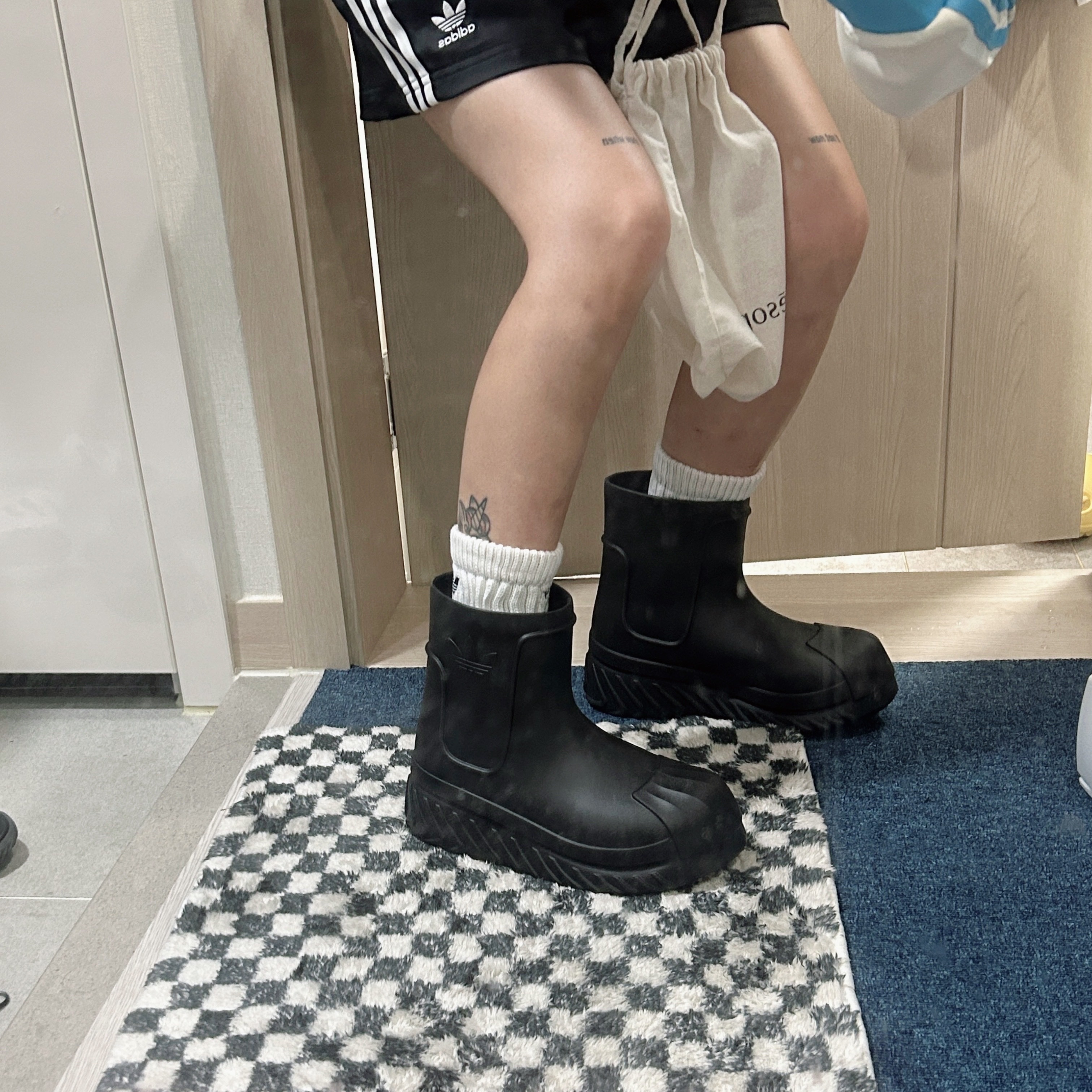 (W) Adidas Adifom Superstar Boot Black, (W) Adidas x Sporty & Rich Long Sleeve Football Jersey Cream White - KR Sizing 착용 스타일 - 4