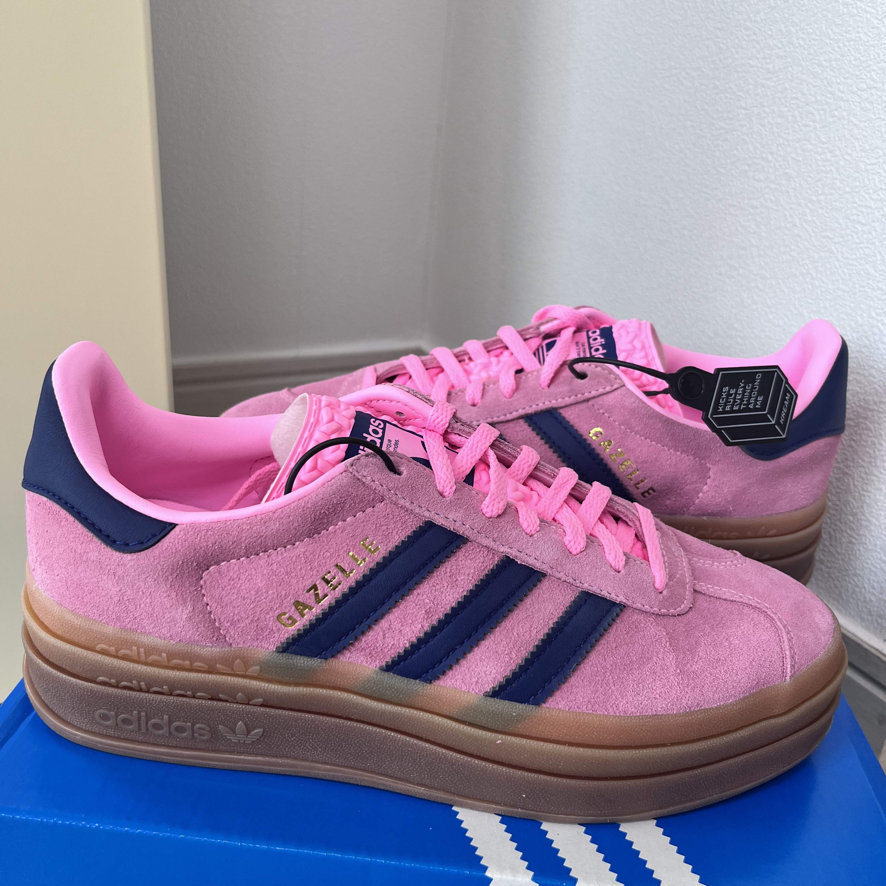(W) Adidas Gazelle Bold Pink Glow Victory Blue 착용 스타일