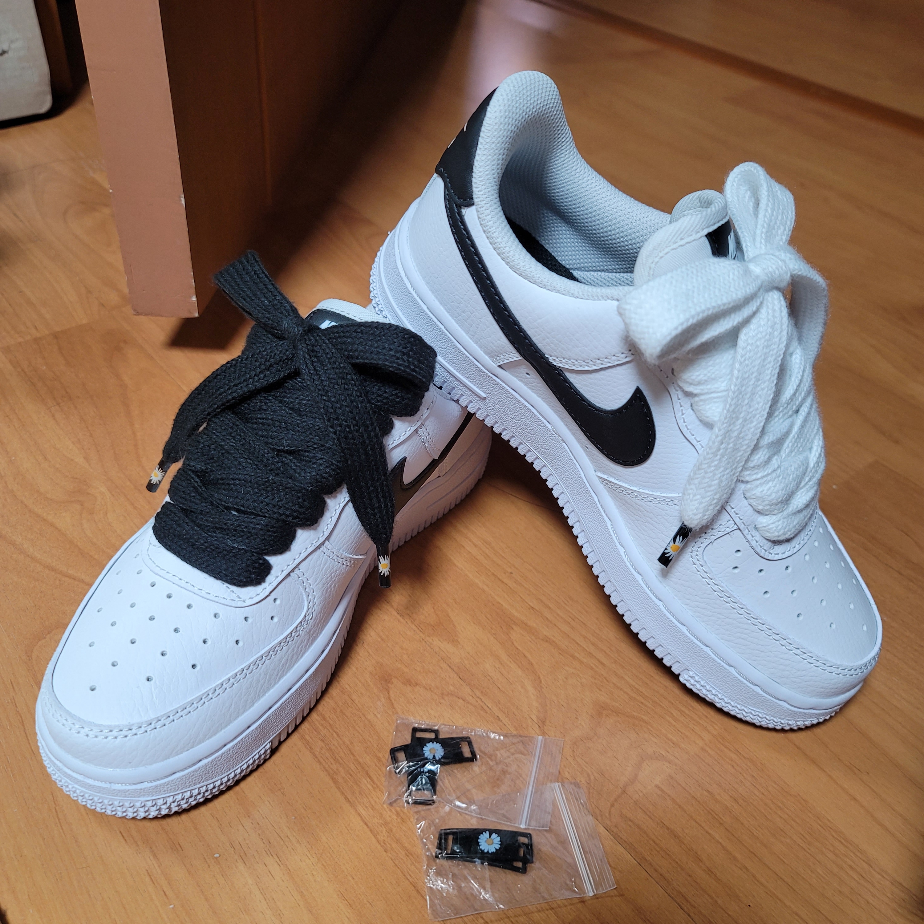 (W) Nike Air Force 1 '07 White Black 착용 스타일