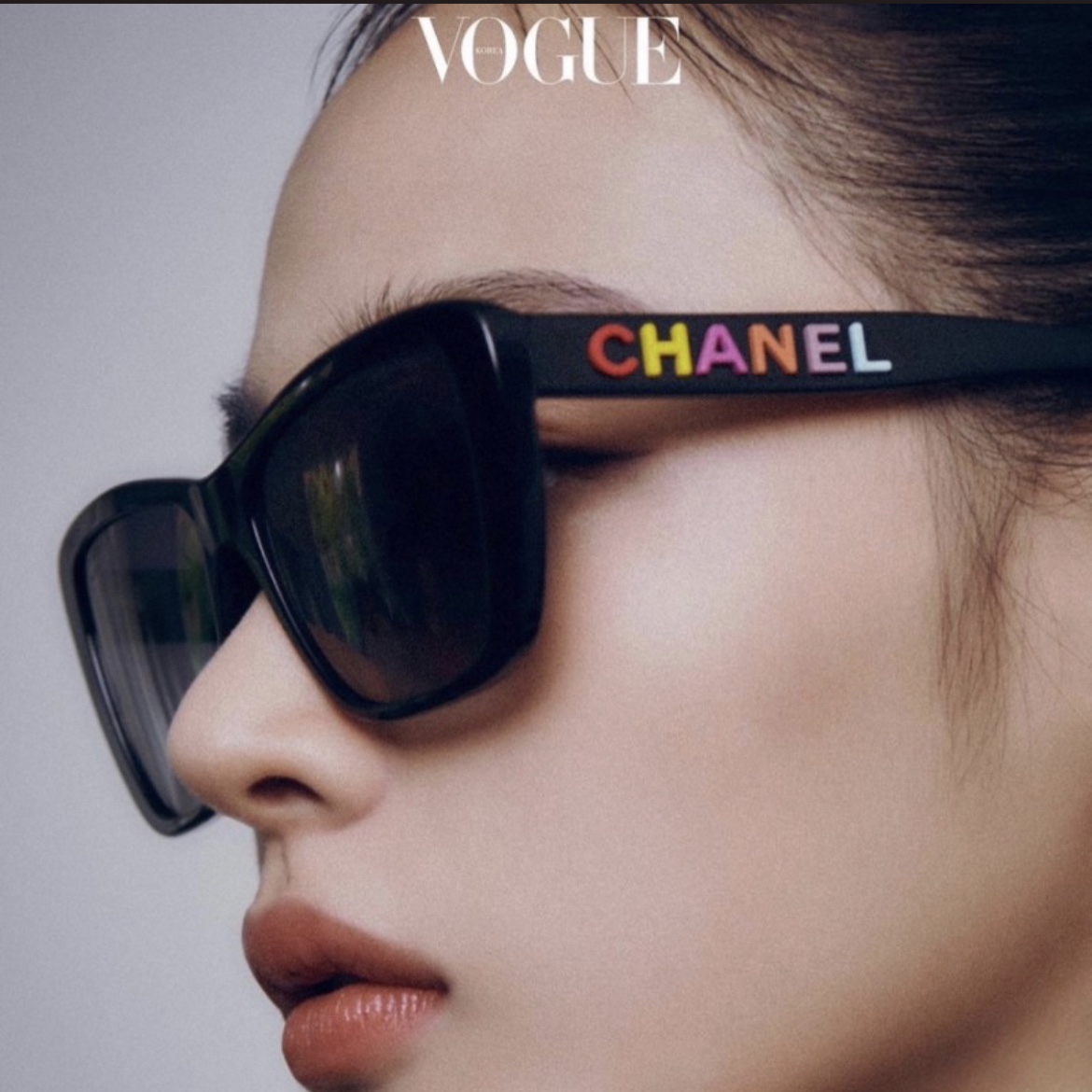 Chanel Butterfly Sunglasses Acetate & Black Frame Black Gradient Lenses Asian Fit 착용 스타일 - 2