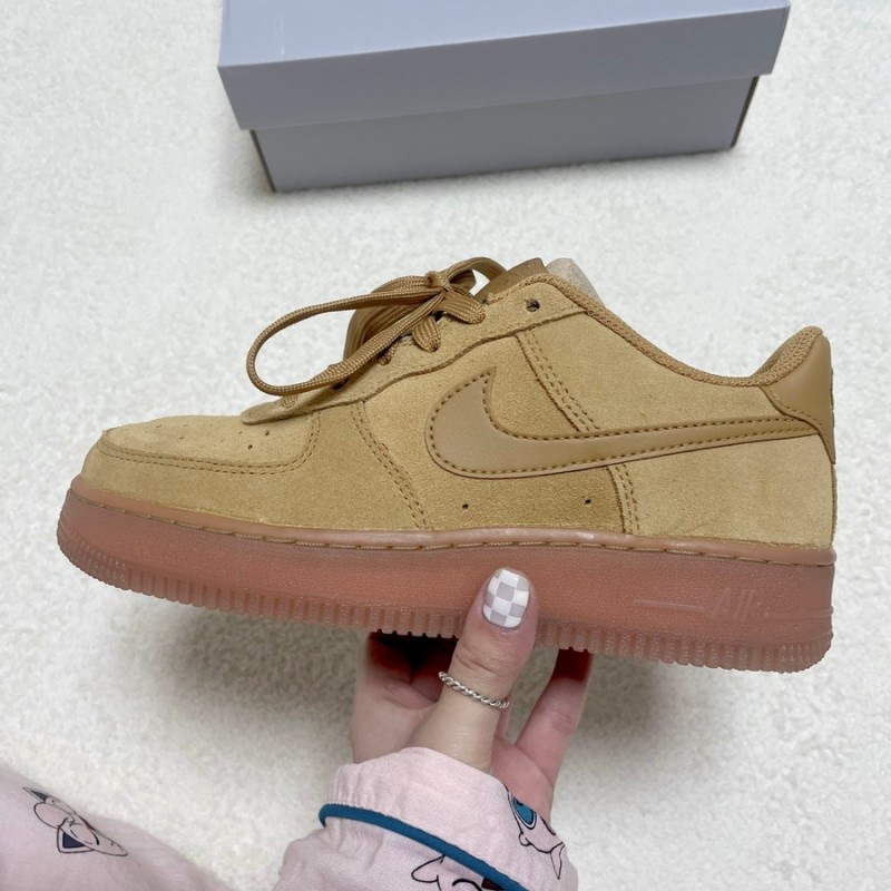 (GS) Nike Air Force 1 LV8 3 Wheat 착용 스타일 - 2