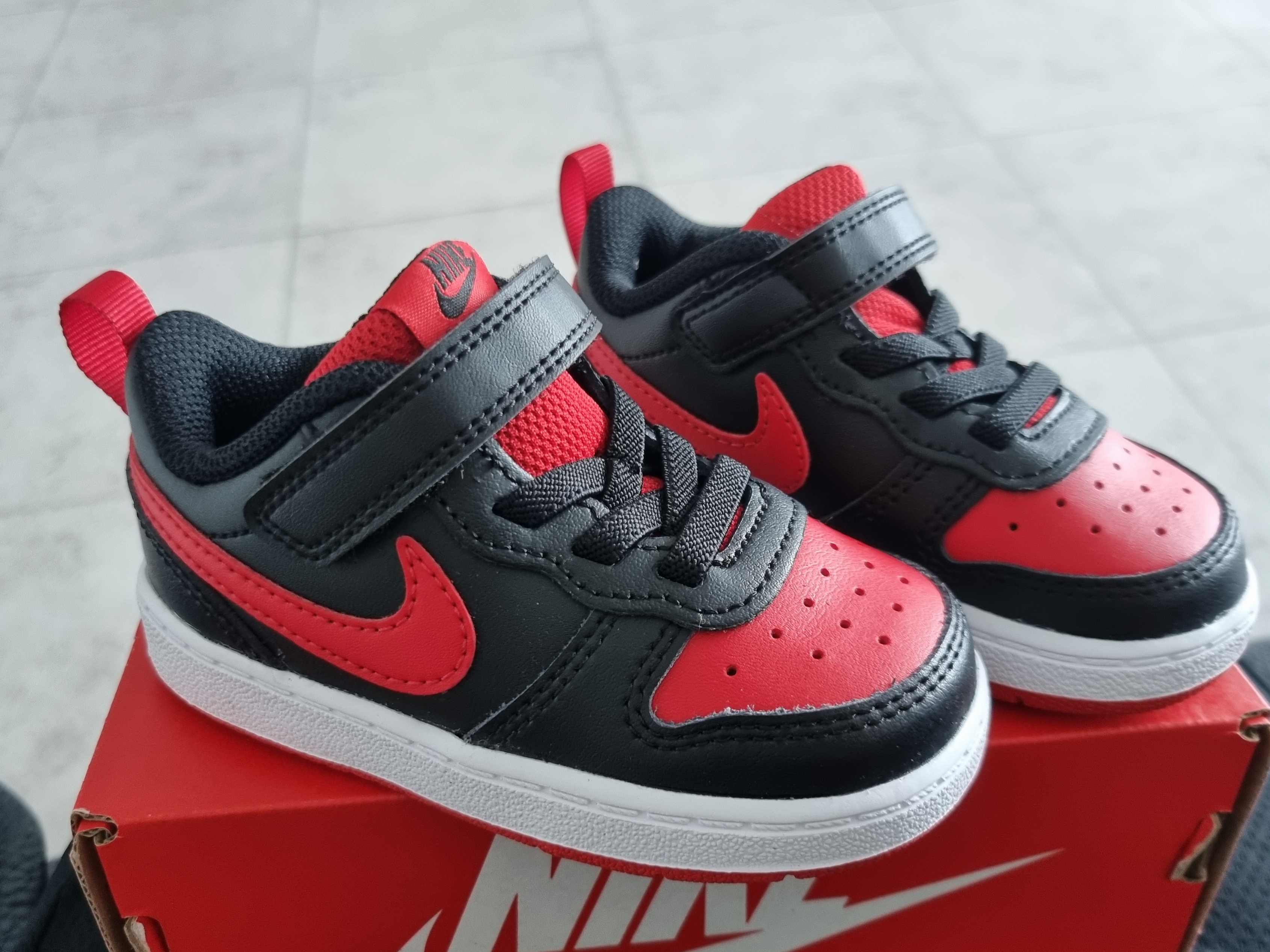 (TD) Nike Court Borough Low 2 Black University Red 착용 스타일