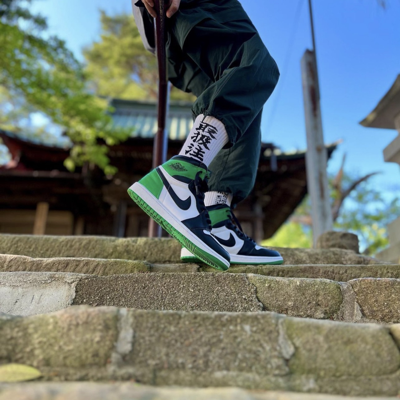 Jordan 1 Retro High OG Black and Lucky Green 착용 스타일 - 2