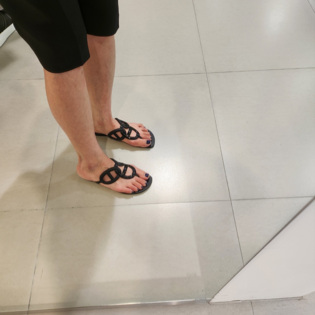 (W) Hermes Egerie Sandal Noir 착용 스타일 - 1