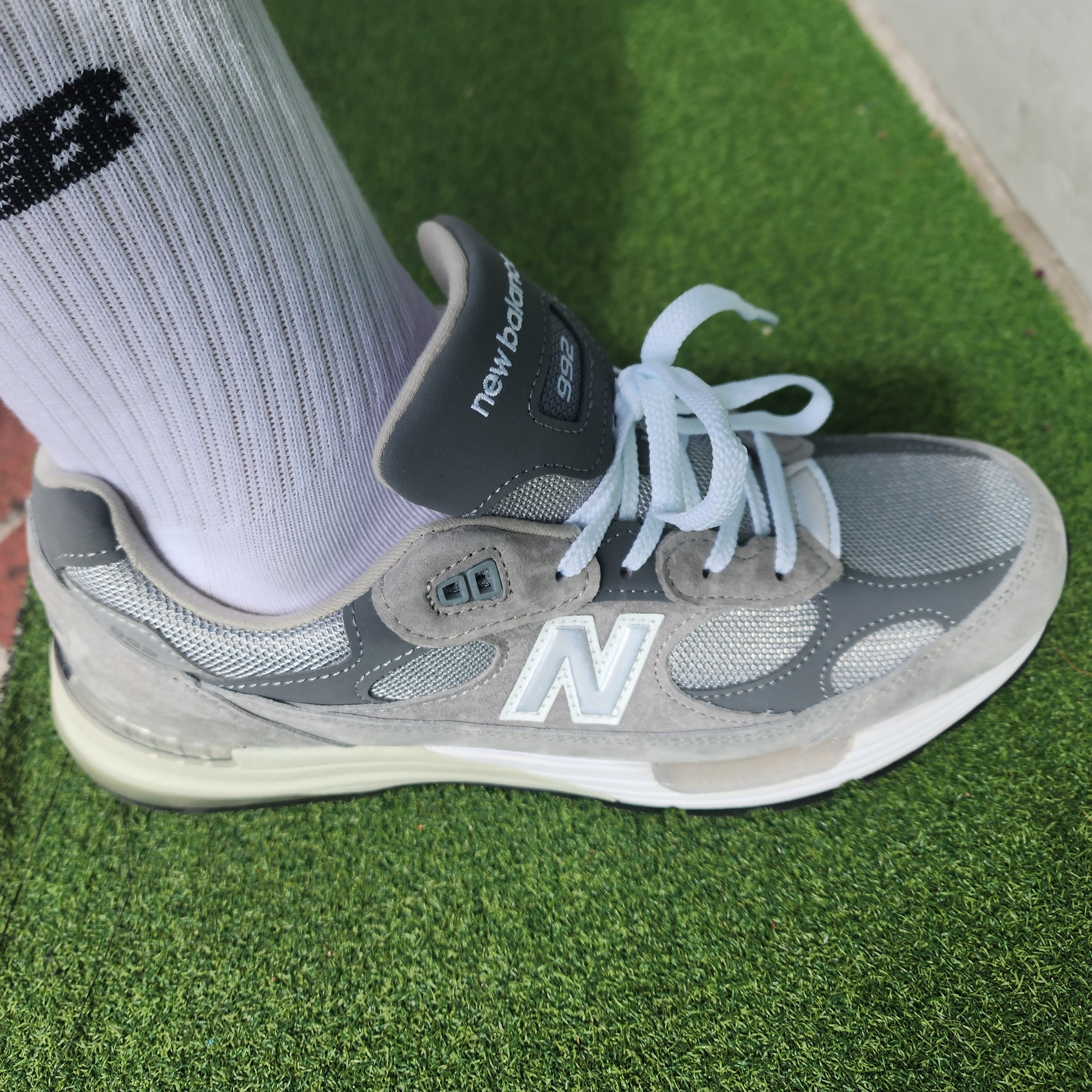 New Balance 992 Made in USA Grey - D Standard 착용 스타일