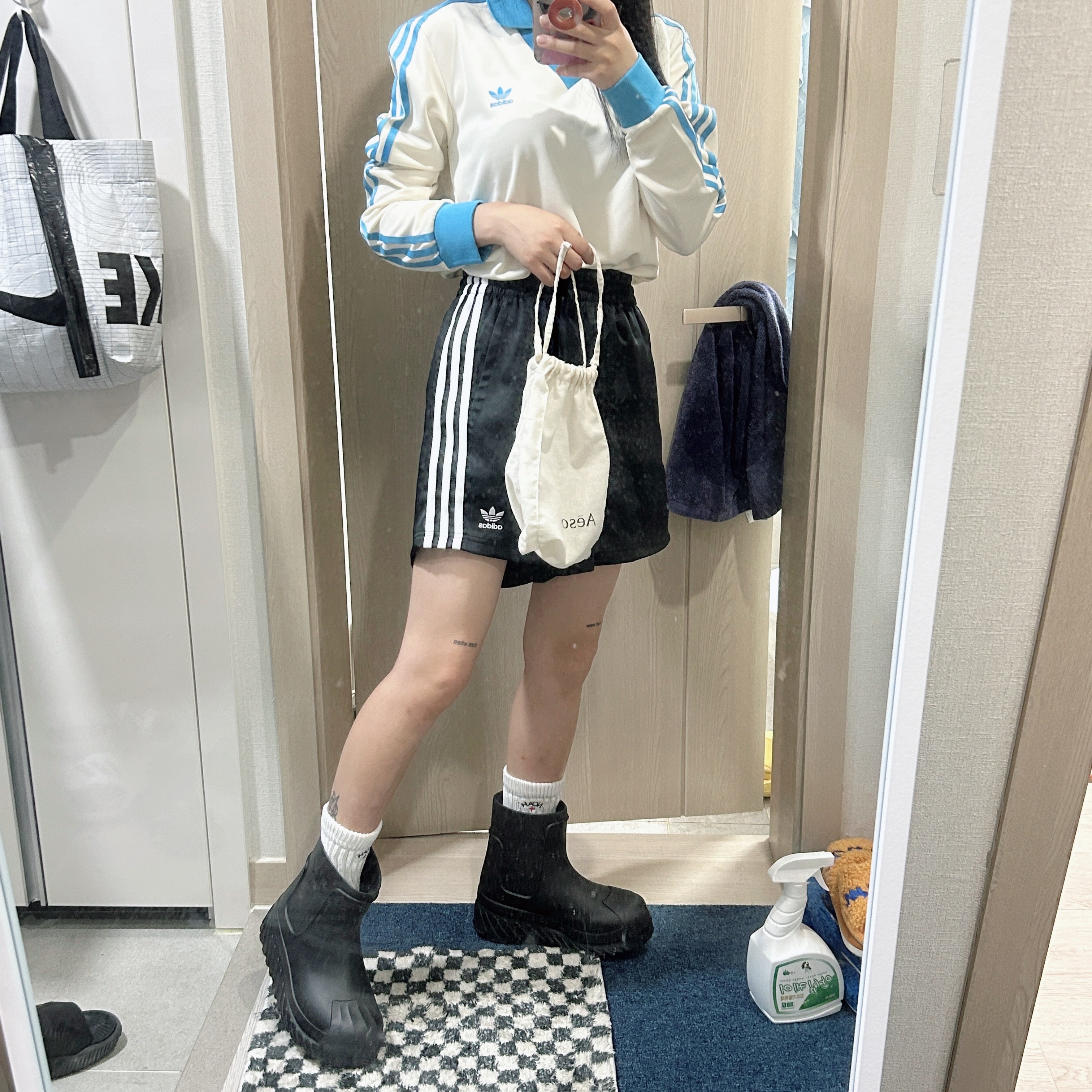 (W) Adidas Adifom Superstar Boot Black, (W) Adidas x Sporty & Rich Long Sleeve Football Jersey Cream White - KR Sizing 착용 스타일 - 1