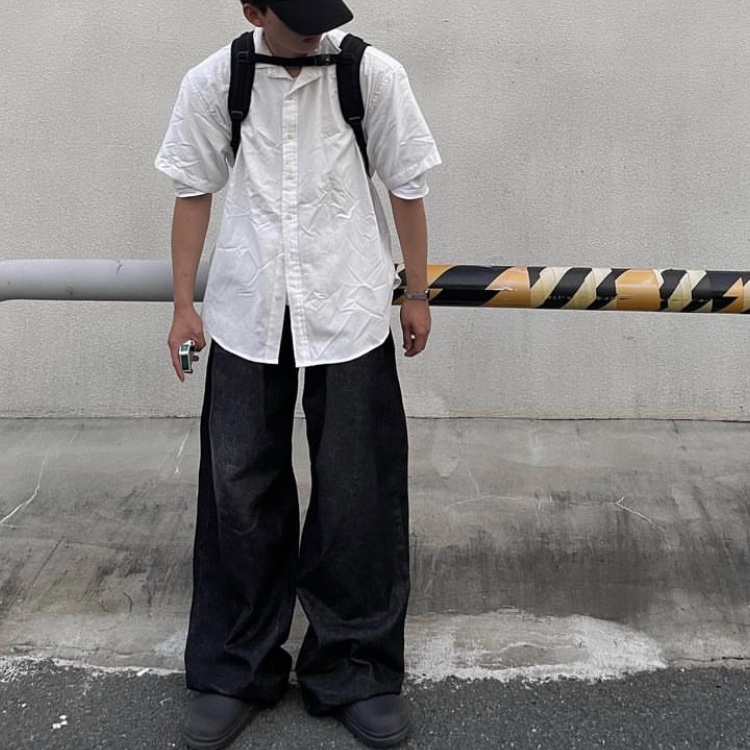 [KREAM 단독] OMO Loosing Denim Pants Washed Black 착용 스타일 - 1