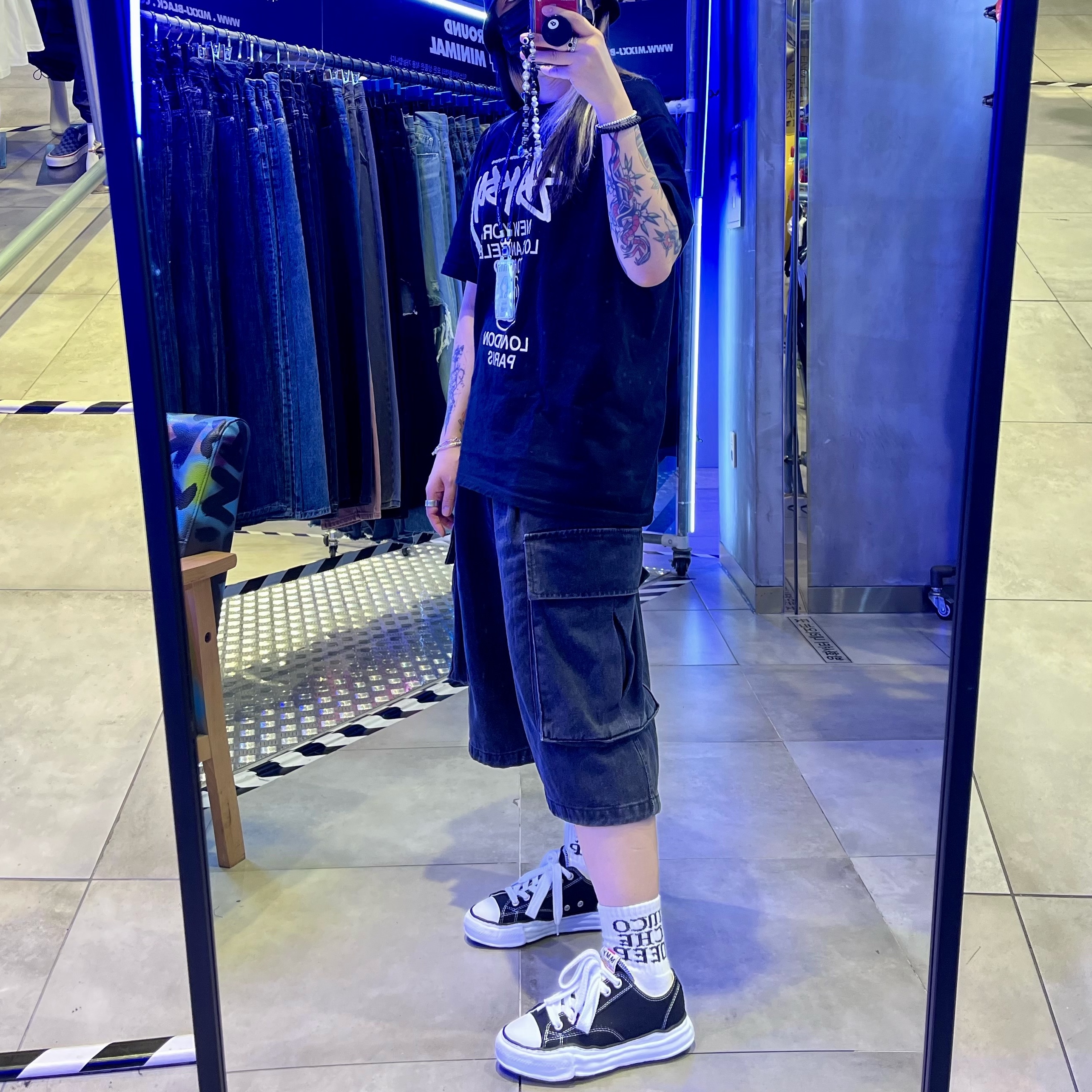 Maison Mihara Yasuhiro Peterson OG Sole Canvas Low Sneakers Black, Stussy World Tour T-Shirt Black 착용 스타일 - 3