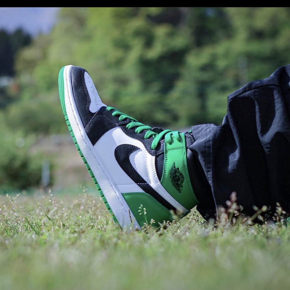 Jordan 1 Retro High OG Black and Lucky Green 착용 스타일 - 5