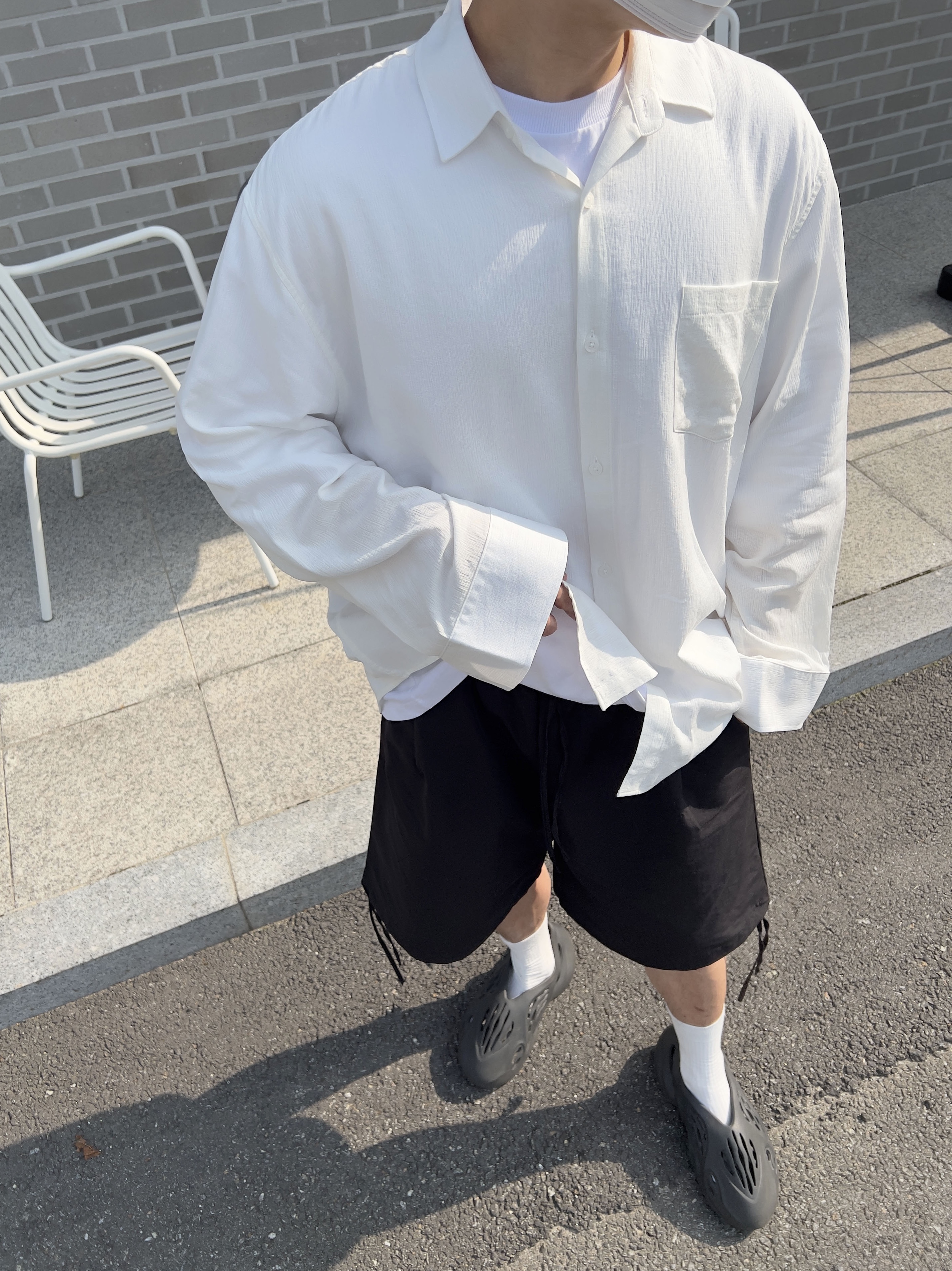 Adidas Yeezy Foam RNNR Onyx 착용 스타일 - 2