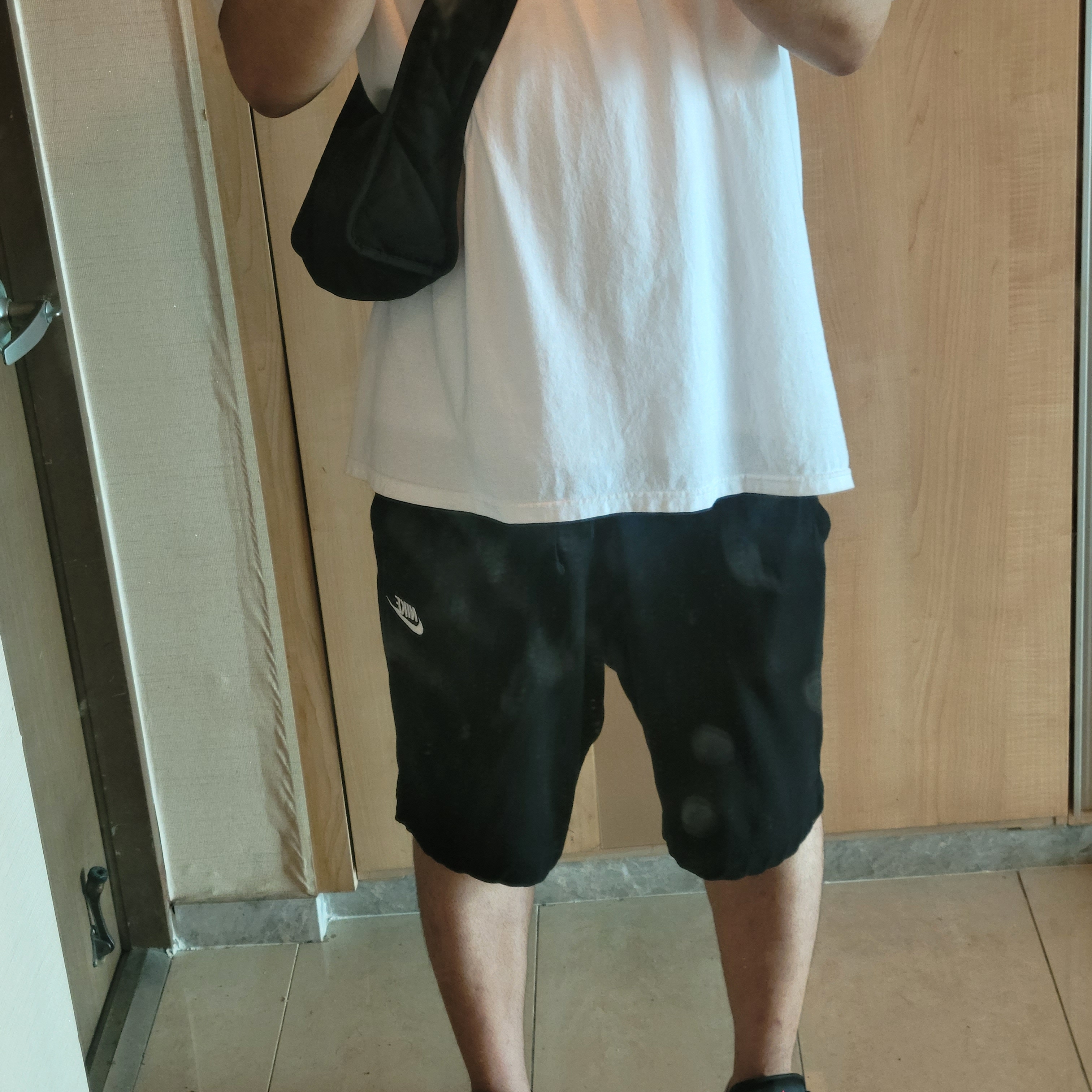 Stussy Billiards T-Shirt White, Nike NSW Club Jersey Shorts Black - US/EU 착용 스타일