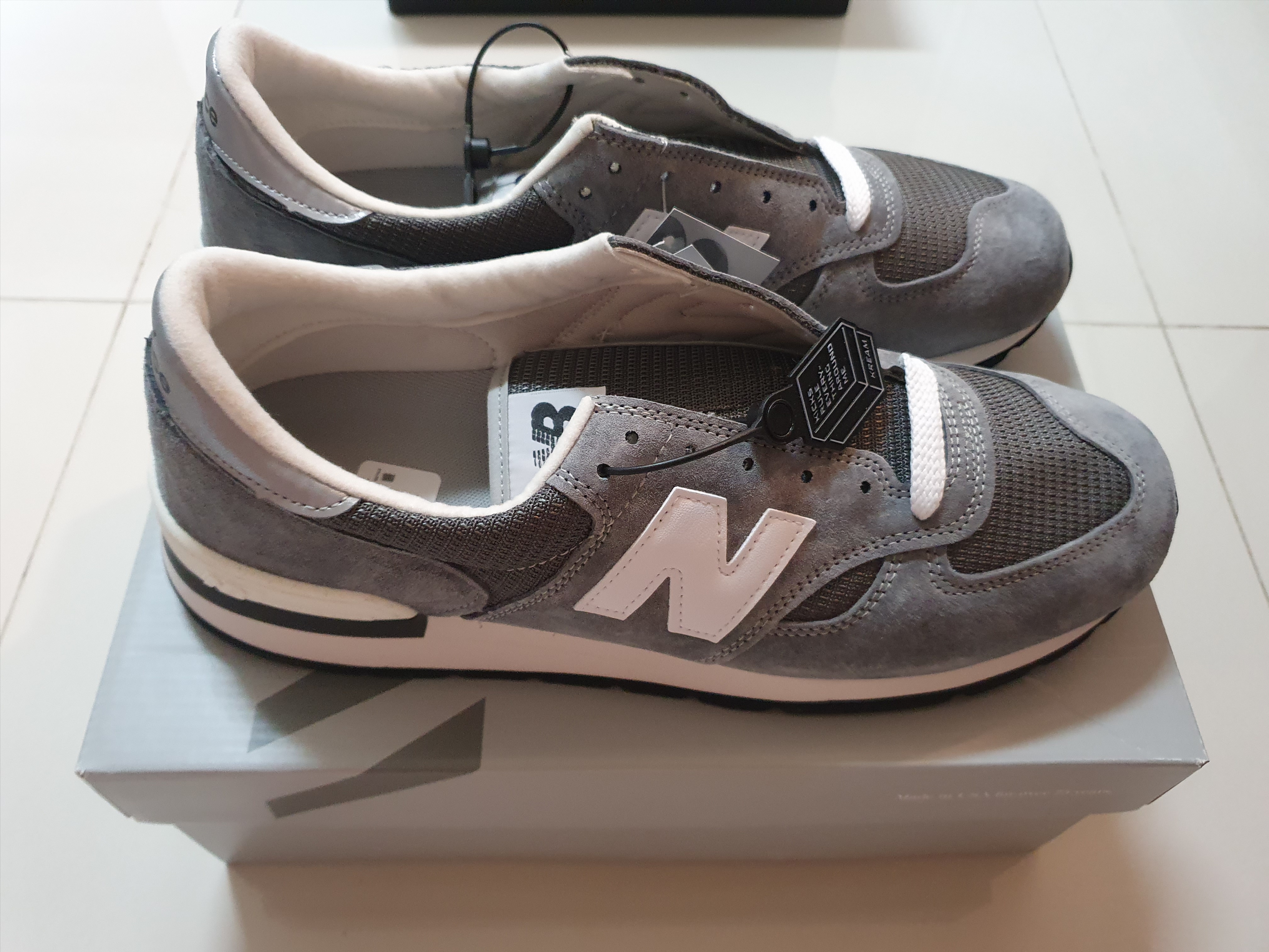 New Balance 990v1 Made in USA Grey White 착용 스타일