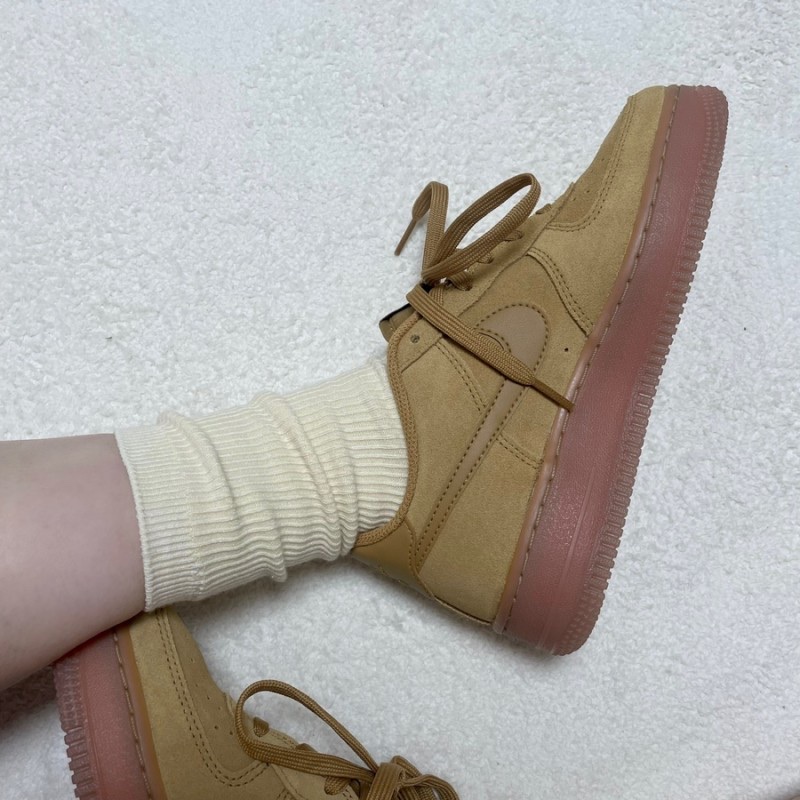 (GS) Nike Air Force 1 LV8 3 Wheat 착용 스타일 - 3