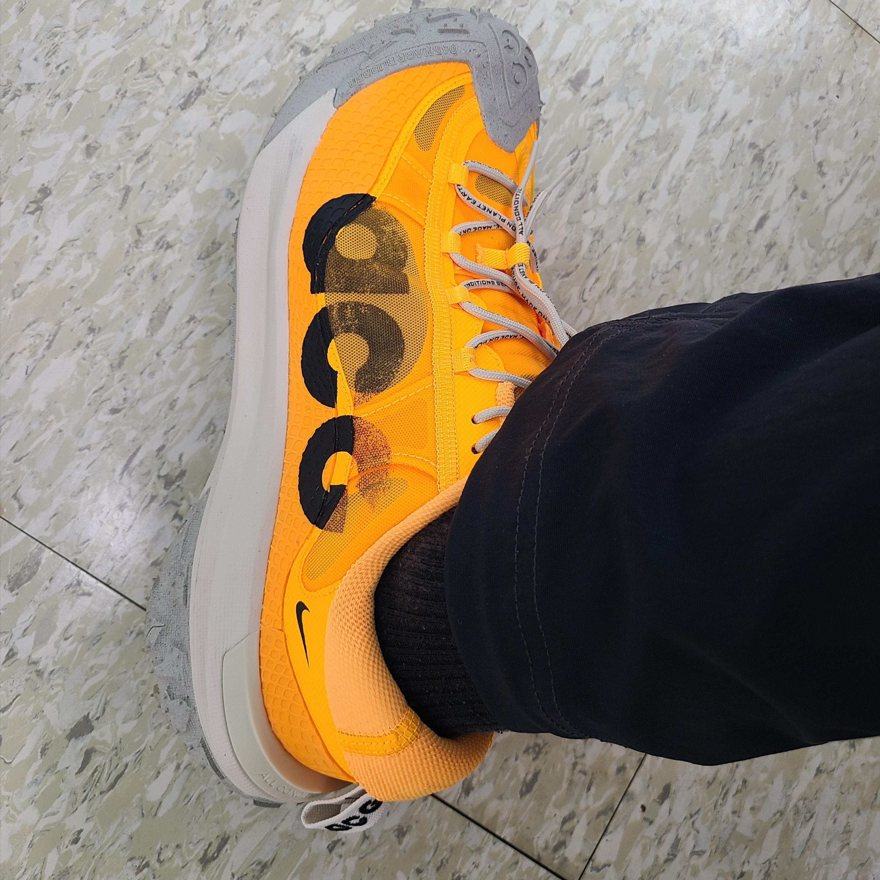 Nike ACG Mountain Fly 2 Low Laser Orange, Nike ACG Smith Summit Cargo Pants Black - Asia 착용 스타일 - 4