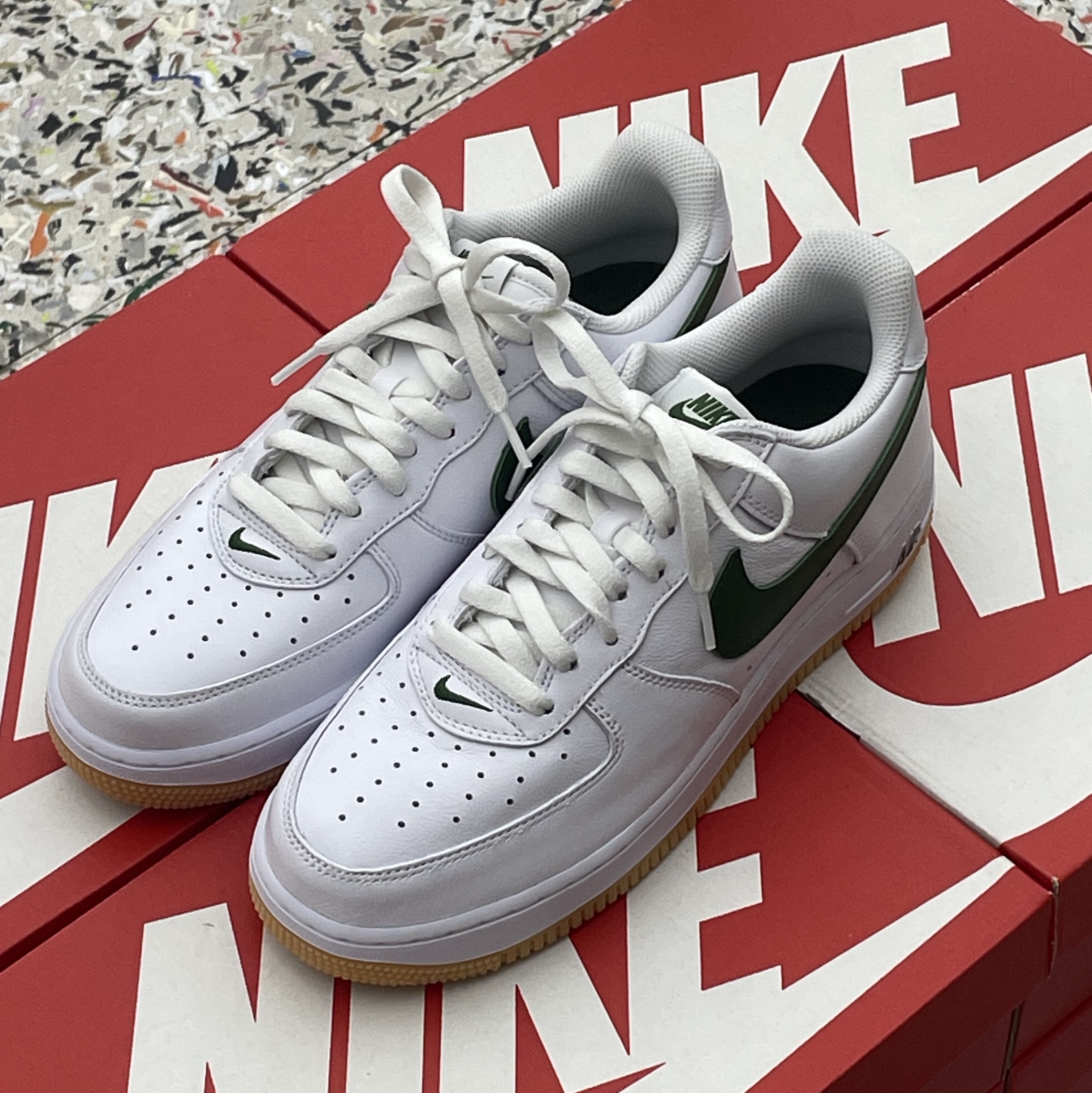 Nike Air Force 1 Low Retro Color of the Month White Forest Green 착용 스타일