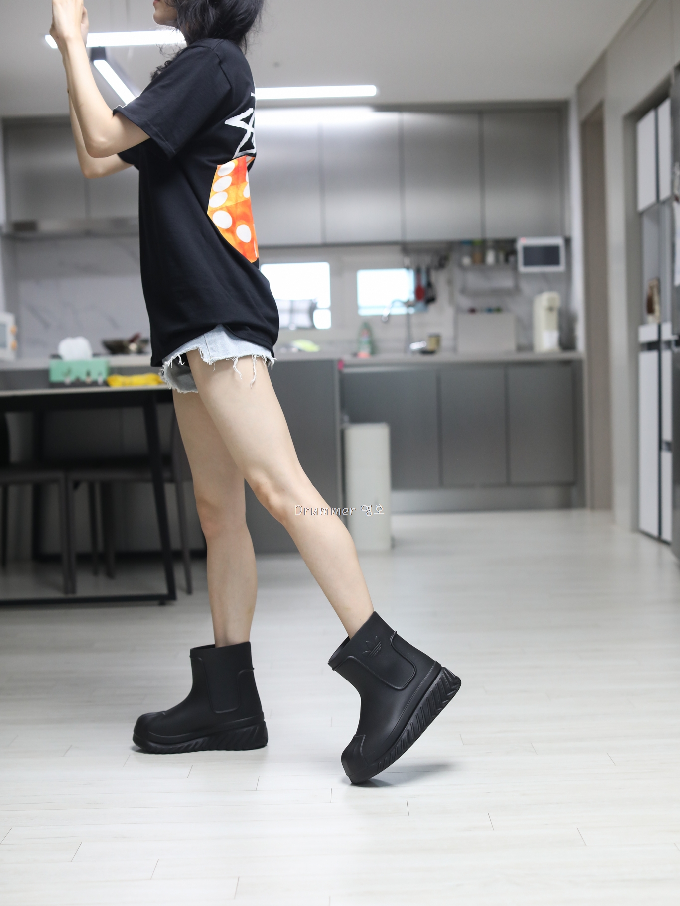 (W) Adidas Adifom Superstar Boot Black 착용 스타일 - 2
